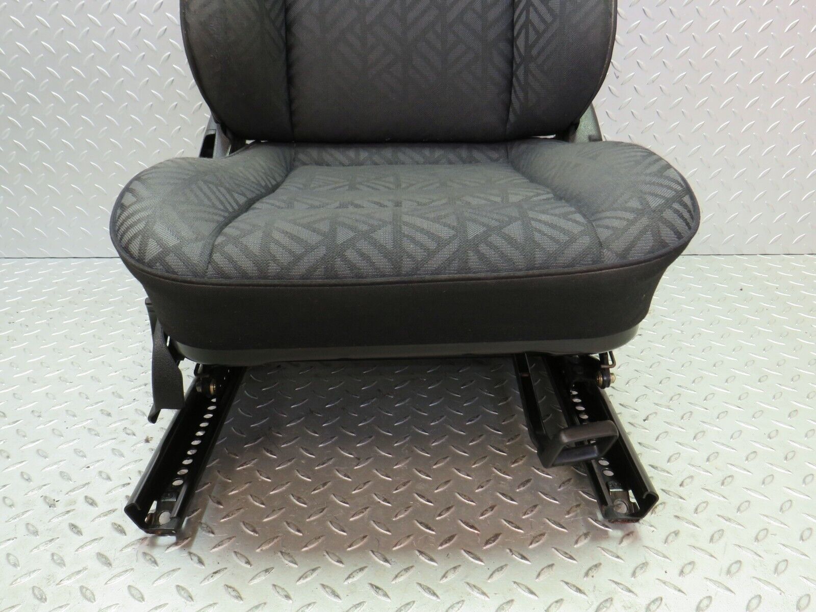 33349 Mercedes-Benz W202 C180 Front Right Driver Seat 2029101450