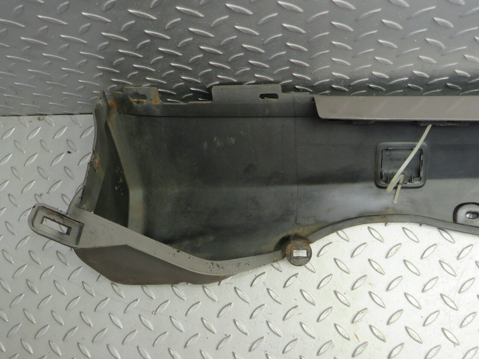 36606 Mercedes-Benz W201 190E 2.0L Side Skirt Left 2016906340 2016981030 2016981230