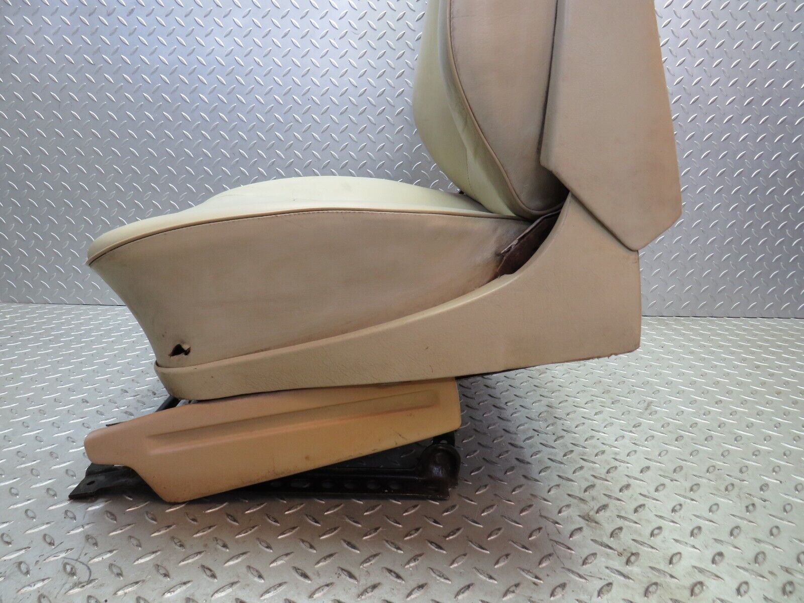 34548 Mercedes-Benz C126 380SEC Front Left Electric Seat Leather Beige