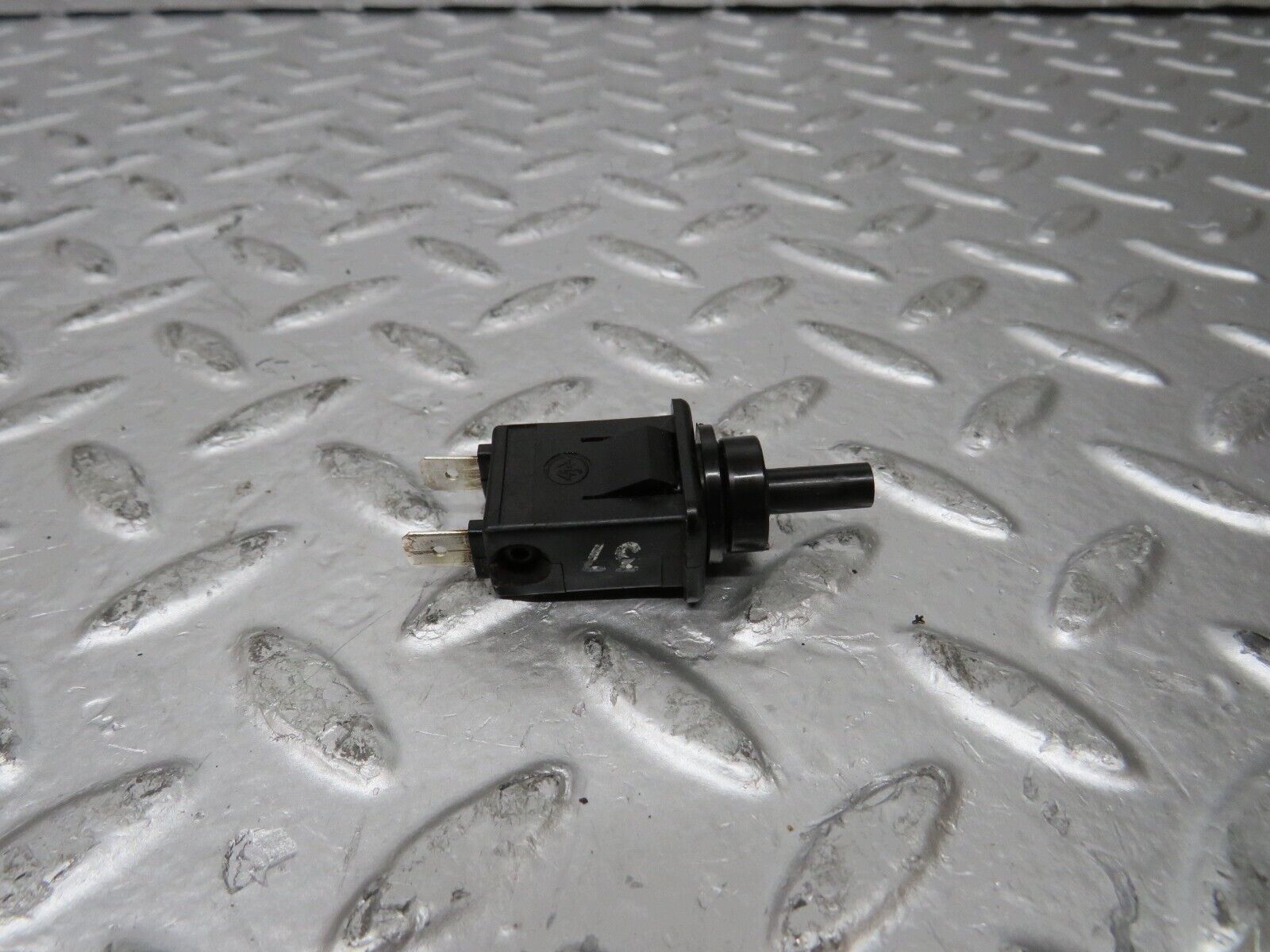 26207 Mercedes-Benz W116 450SE Door Contact Switch 0008212852