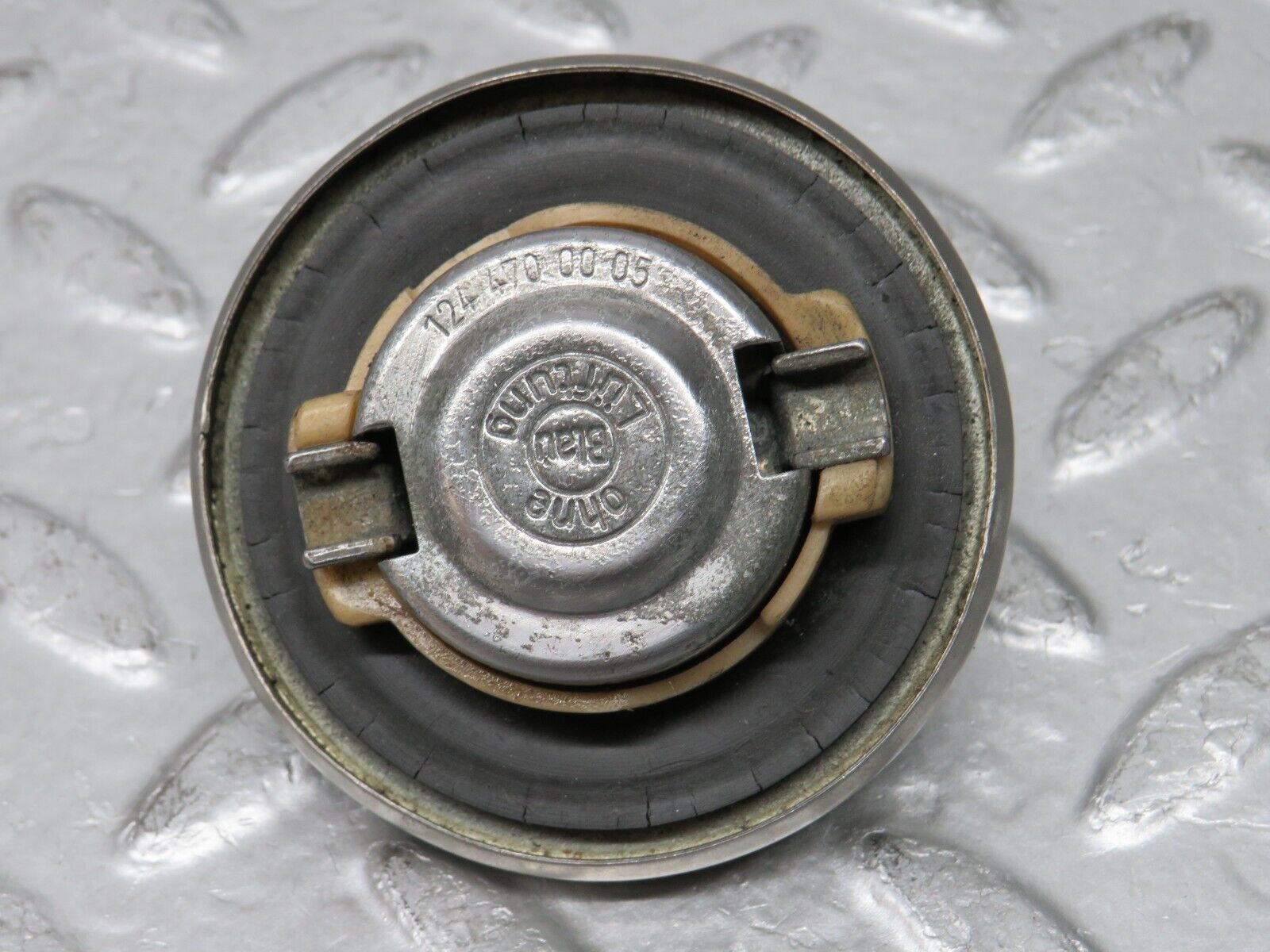 29525 Mercedes-Benz W124 230E Fuel Tank Cap 1244700005