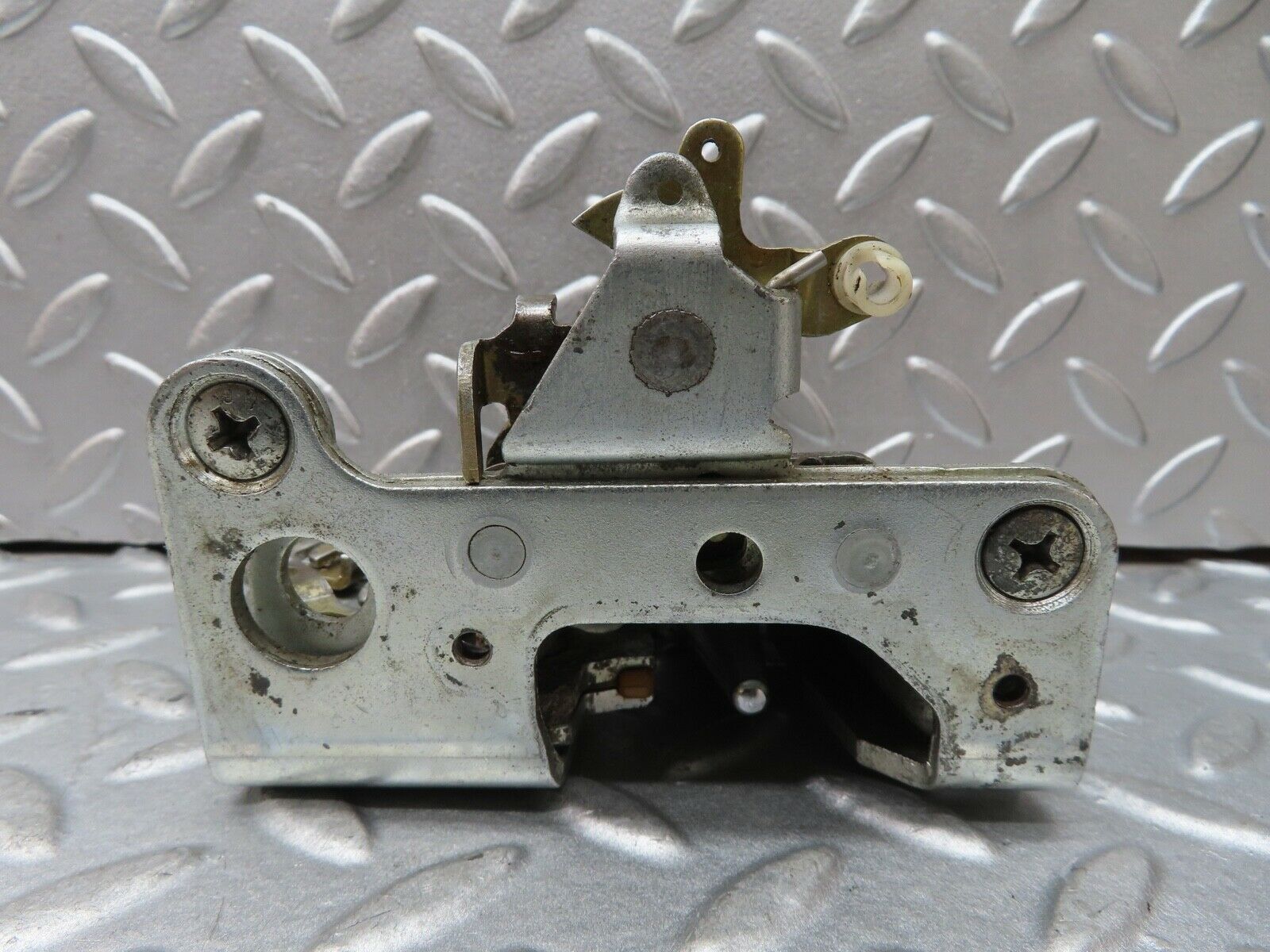 17762 Mercedes-Benz W116 450SEL Rear Right Door Lock Mechanism