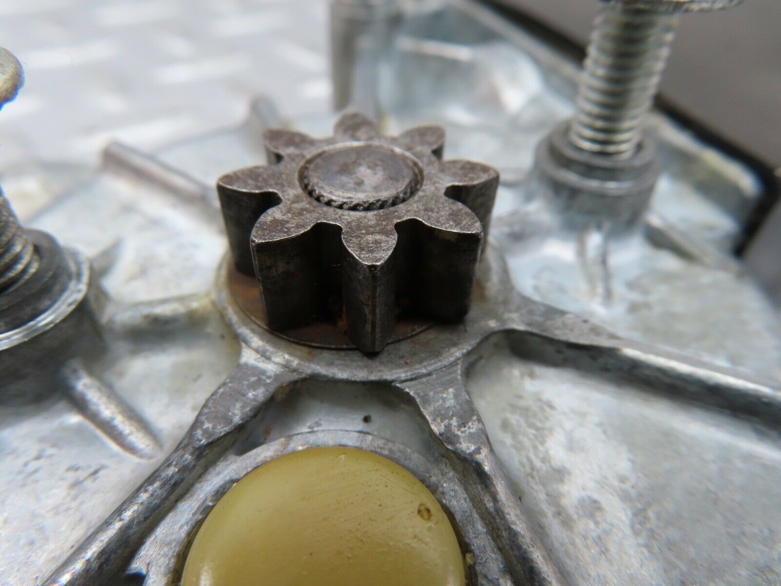 18793 Mercedes-Benz W116 Rear Left Window Regulator Motor 0130820002