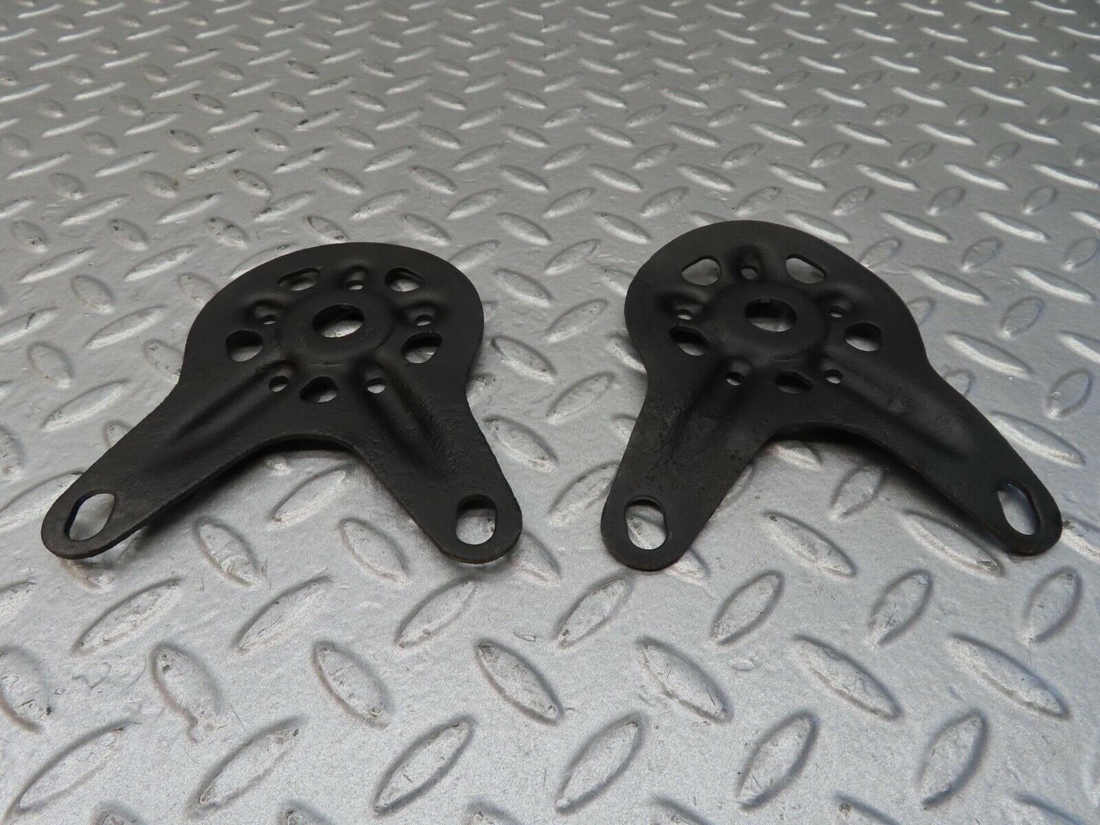 14283 Mercedes-Benz W116 350SE Rear Suspension Axle Mounting Bracket