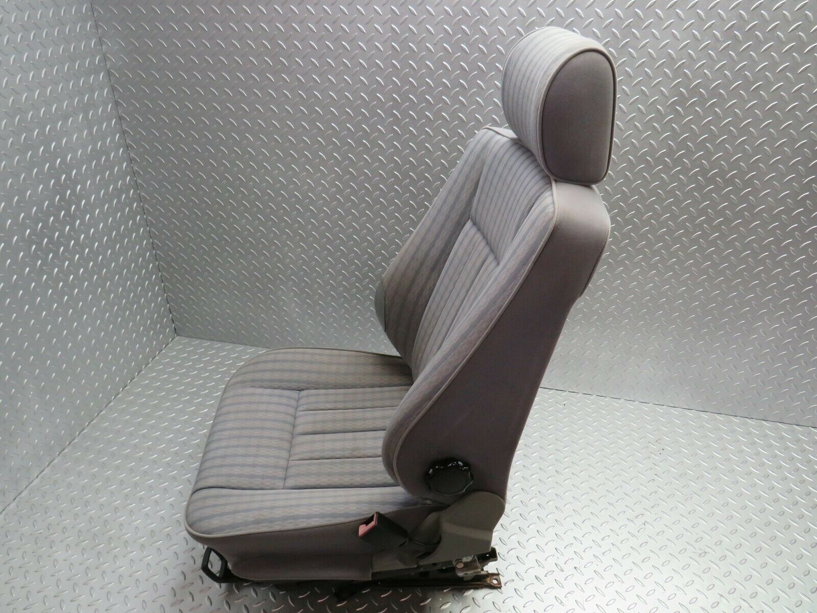 24371 Mercedes-Benz S124 220TE Wagon Front Right Seat