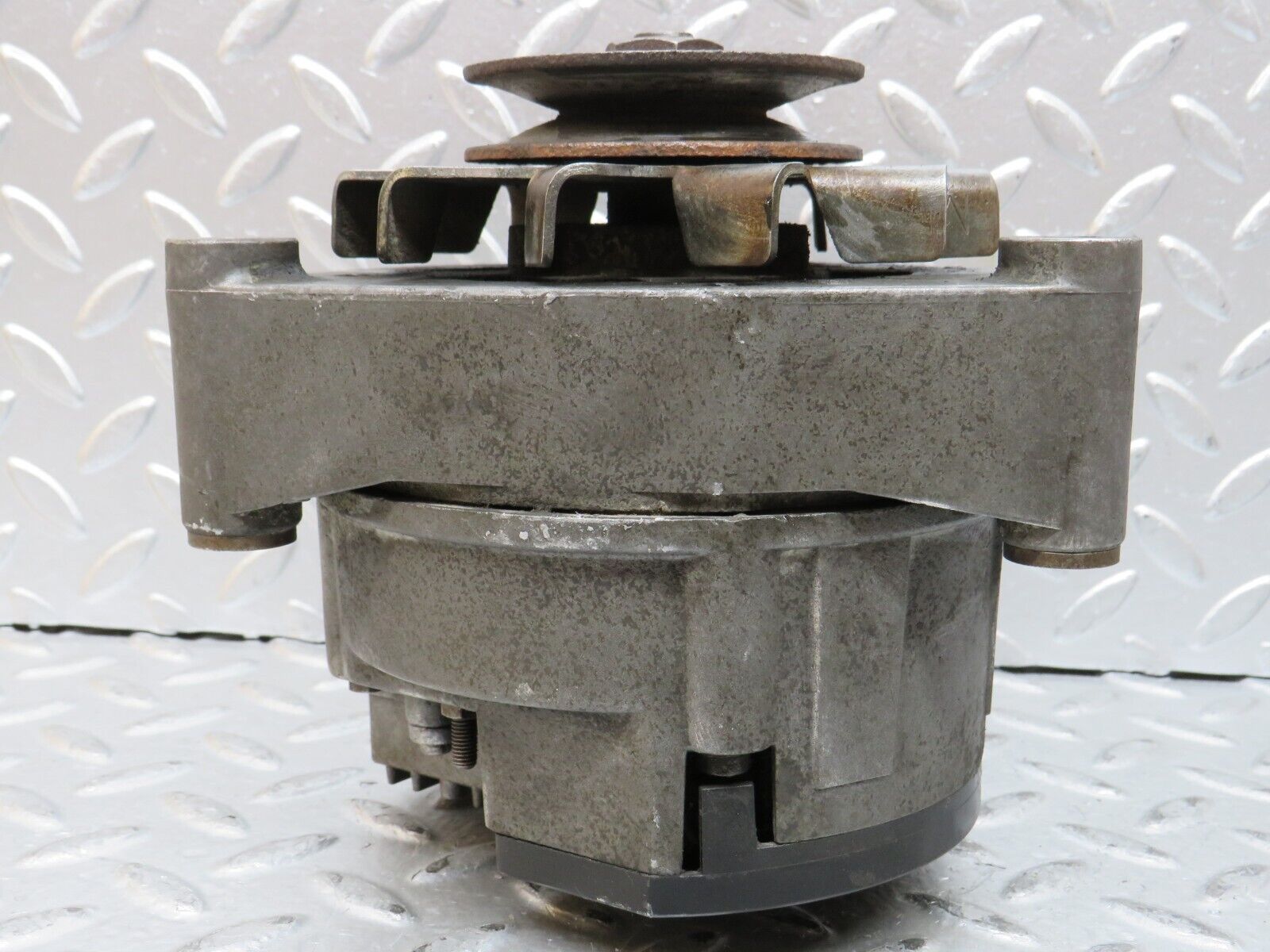 28392 Mercedes-Benz S123 240D Wagon Alternator Generator Motorola 0071541202