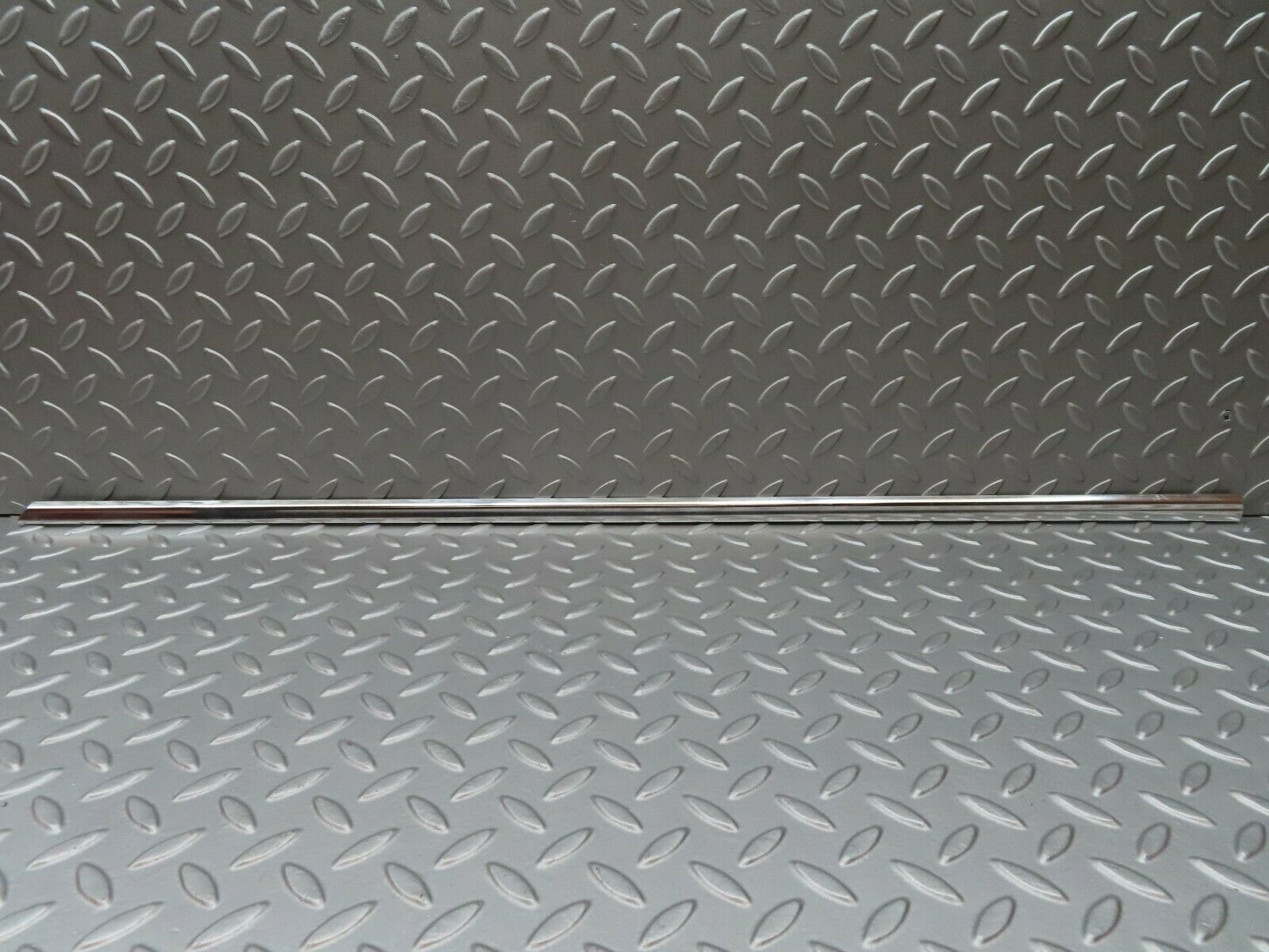 3743 Mercedes-Benz S123 200T Wagon Front Left Door Chrome Moulding Trim