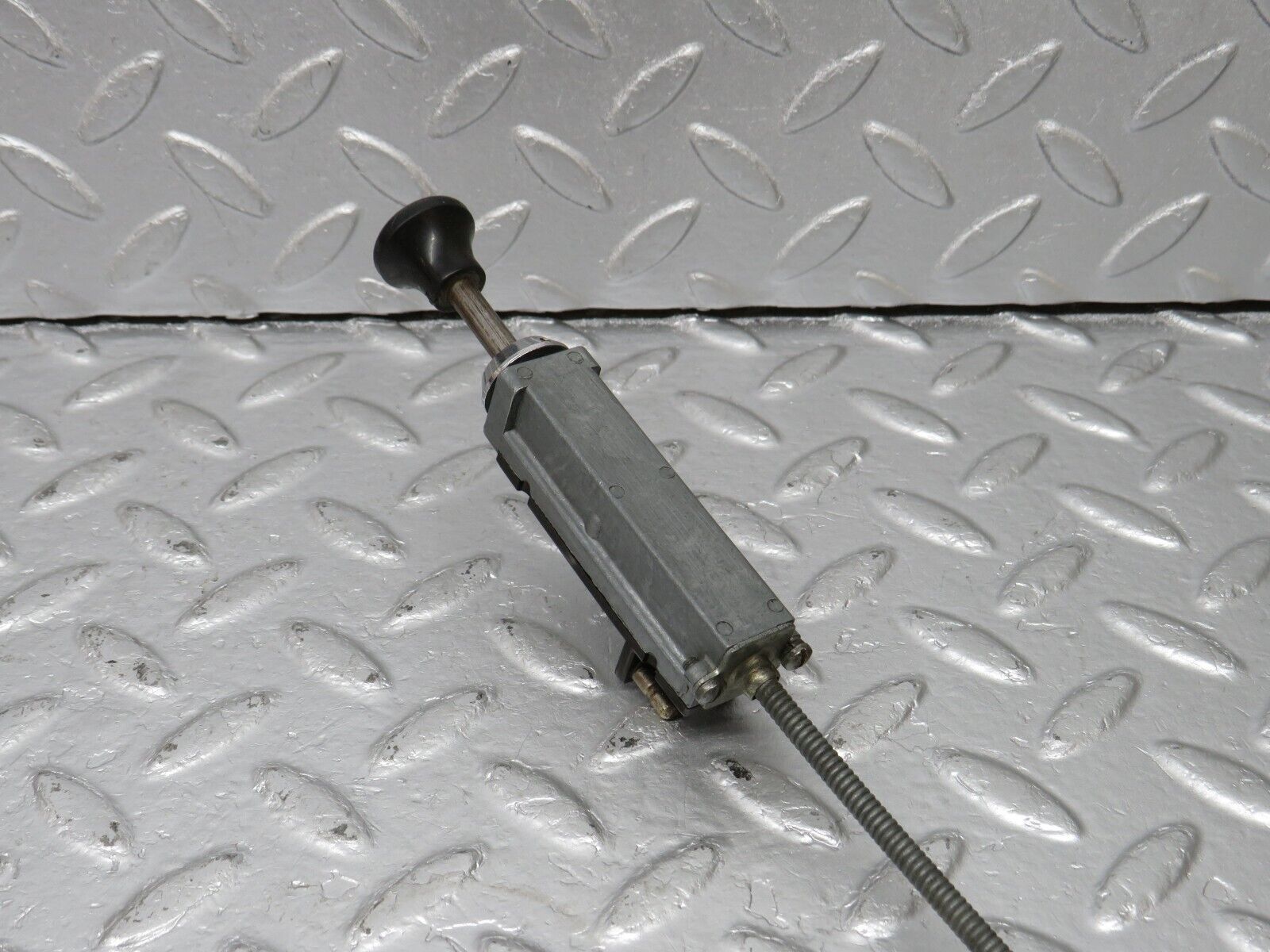 40453 Mercedes-Benz W110 230 Carburettor Choke Cable Pull Switch