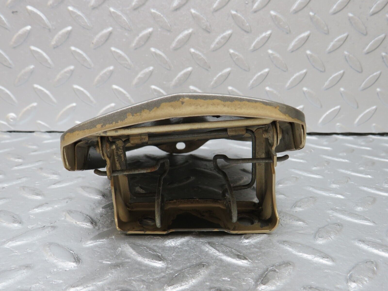 36007 Mercedes-Benz W126 420SE Fuel Tank Flap Cap