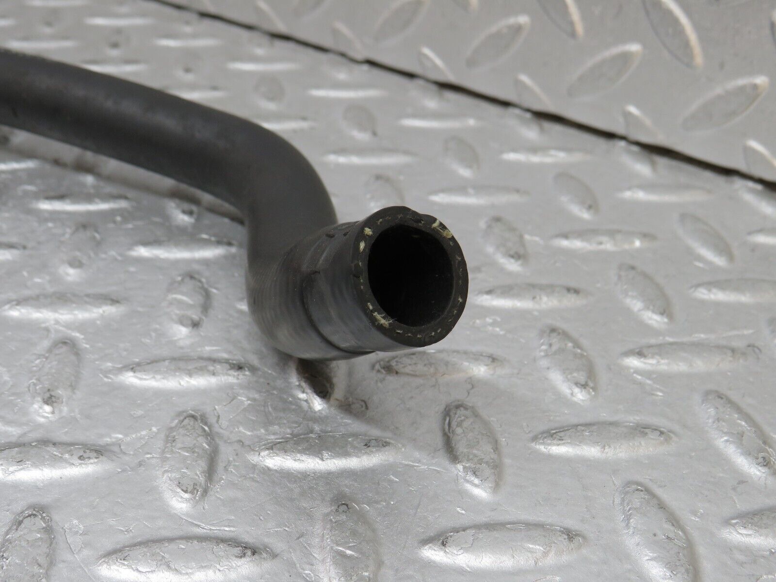 37975 Mercedes-Benz A124 320E Cabriolet Heater Hose Pipe Pair 1248327093