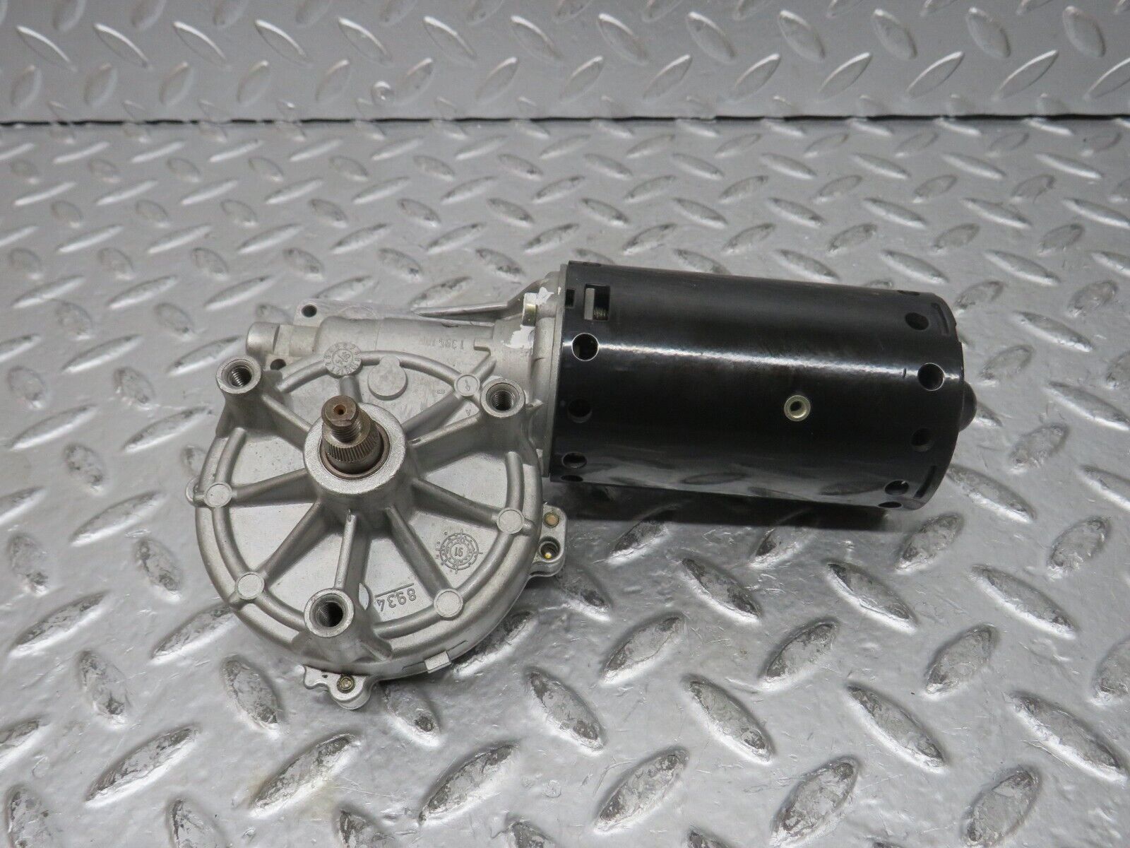 27506 Mercedes-Benz S124 300TE Wagon Wiper Motor Bosch 0390241425