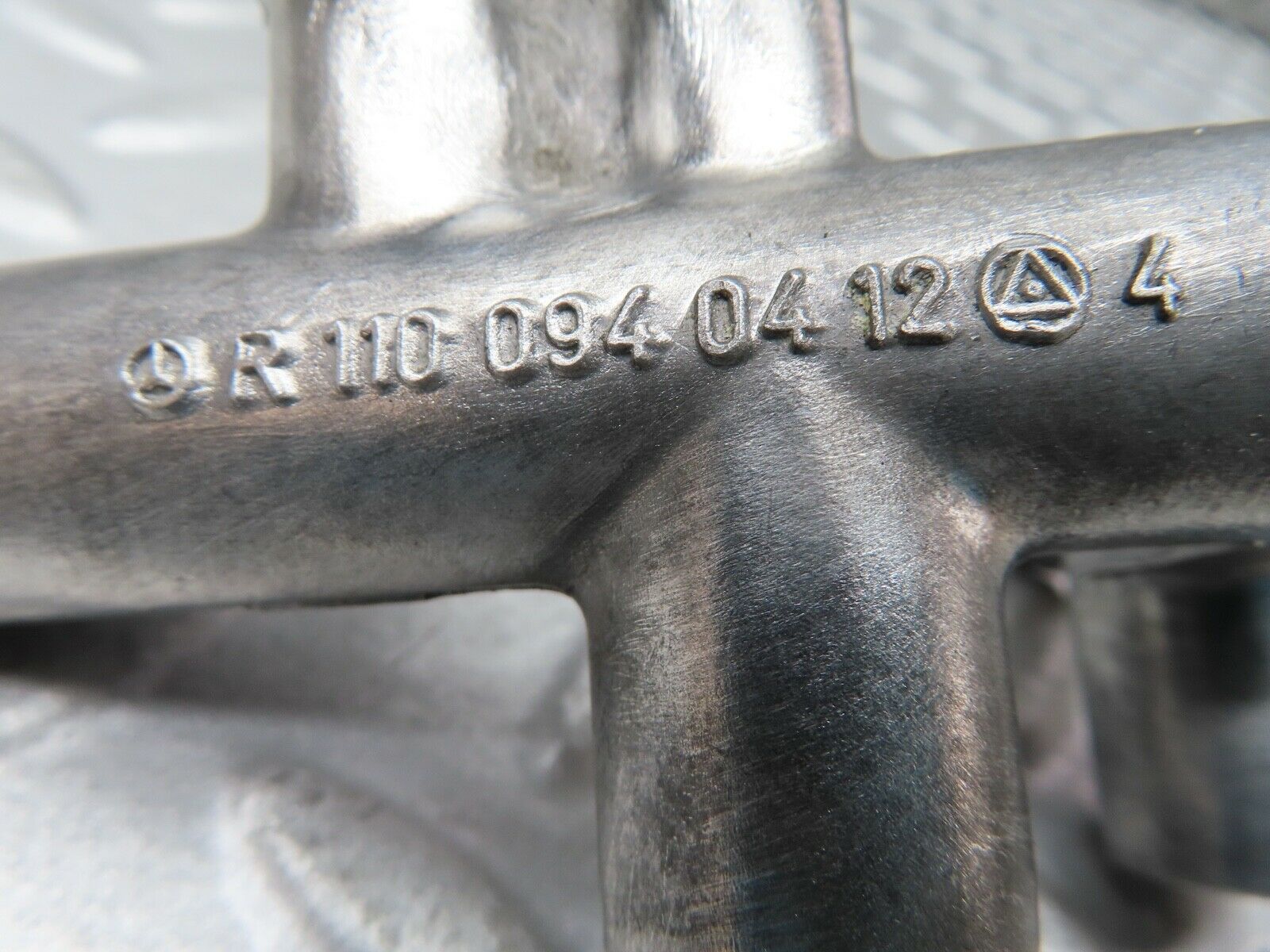 16885 Mercedes-Benz C123 280CE Coupe Auxiliary Air Slide K-Jetronic 1100940412