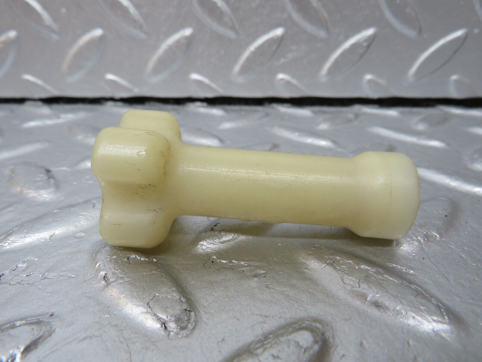 34005 Mercedes-Benz W124 260E Windscreen Washer Reservoir Holder 2018690028