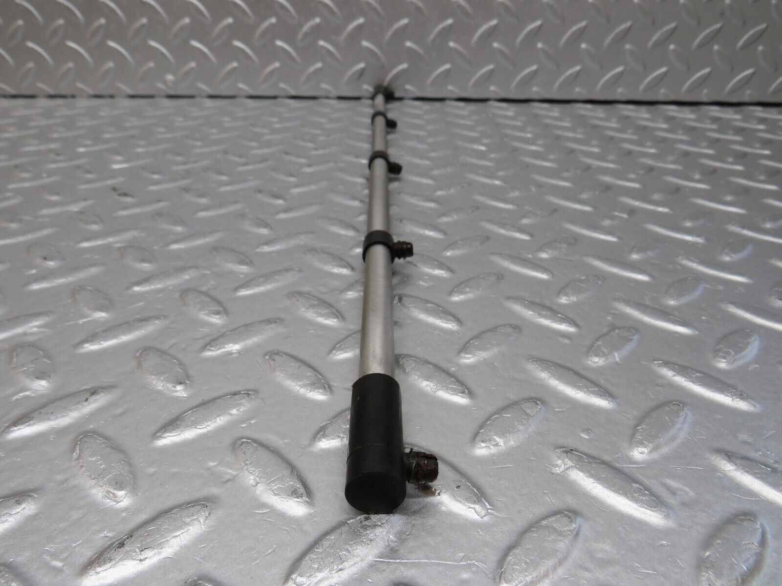 34550 Mercedes-Benz C126 380SEC Coupe Camshaft Oil Tube