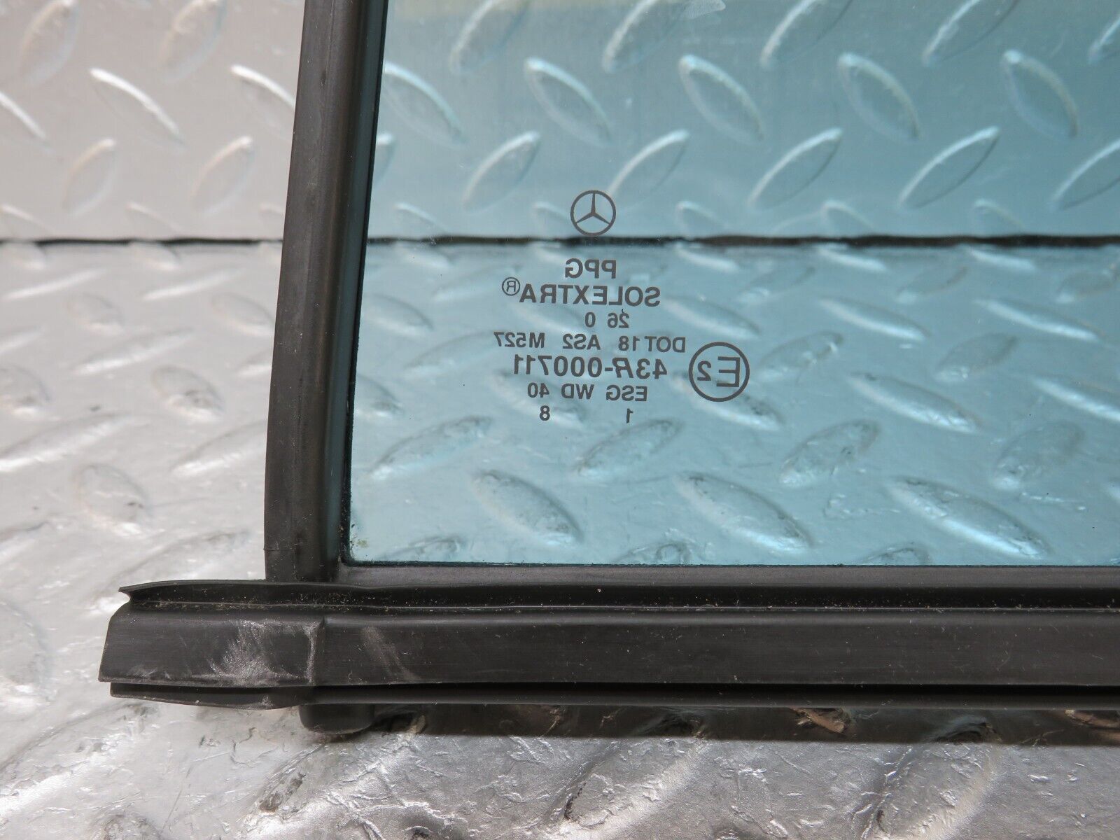 35060 Mercedes-Benz W210 320E Rear Right Quarter Window Glass 2107350224