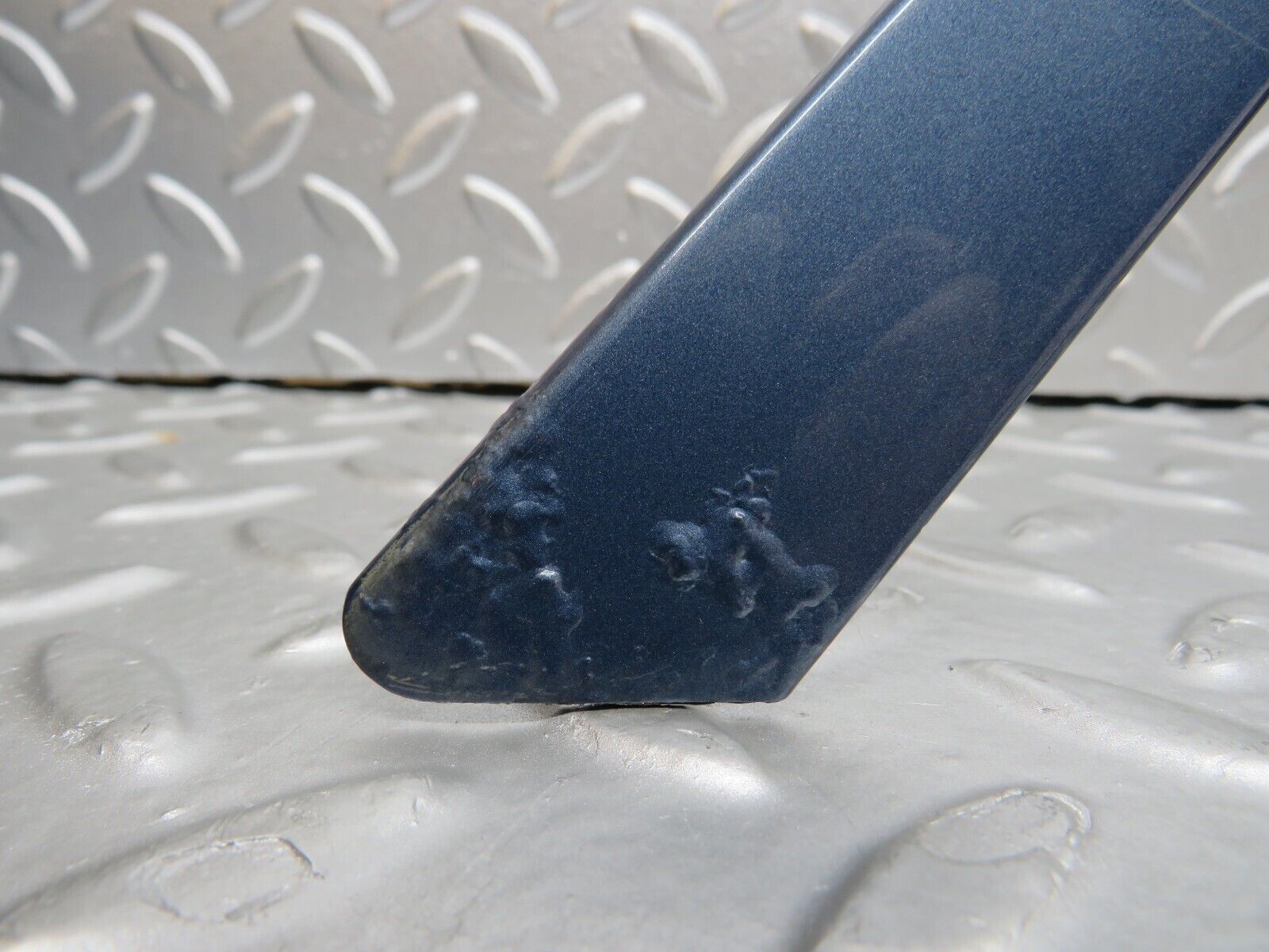 31183 Mercedes-Benz S124 220TE Wagon Front Right Door Exterior Frame Trim