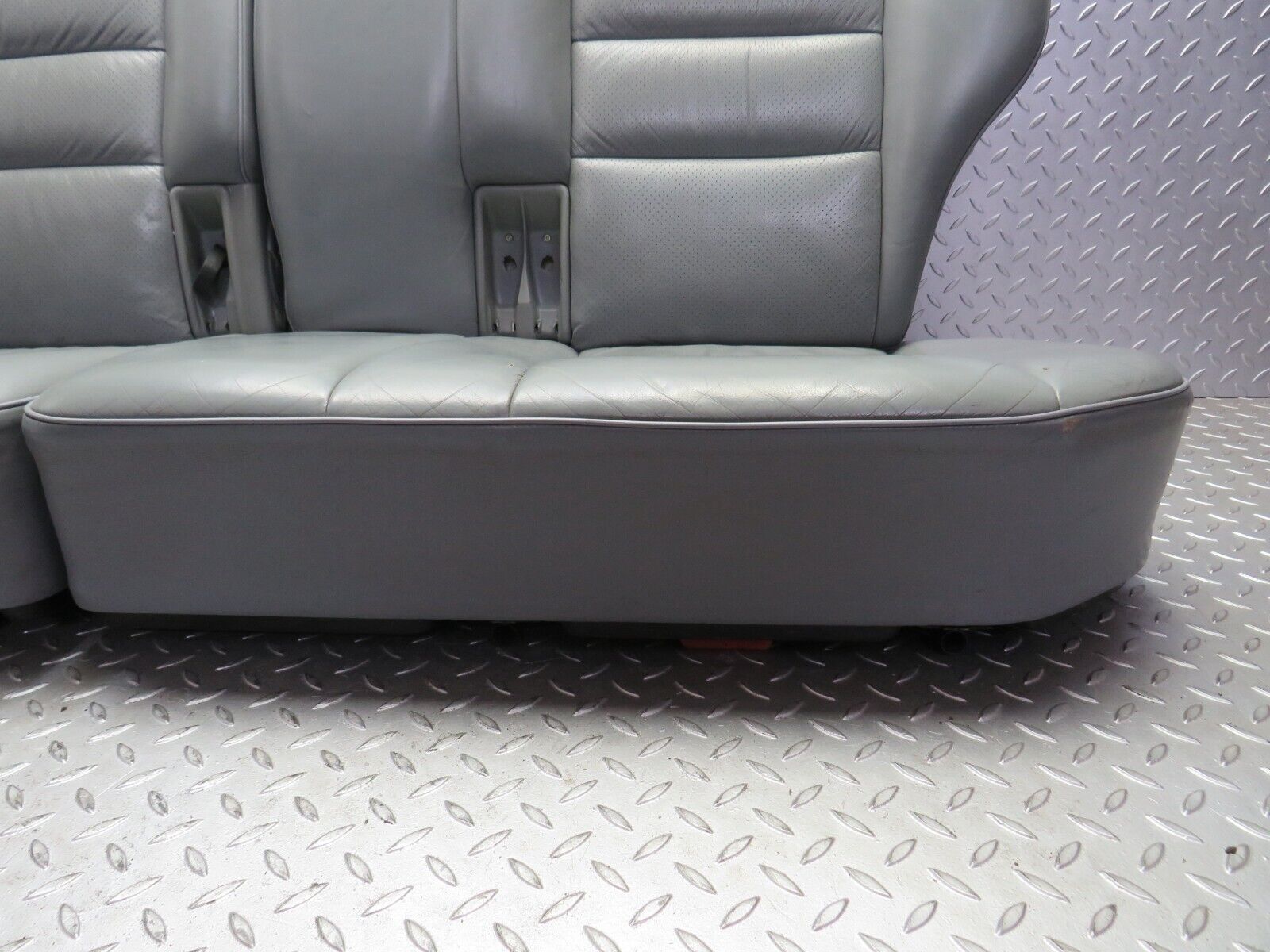 31422 Mercedes-Benz S124 220TE Wagon Rear Seat Leather Grey