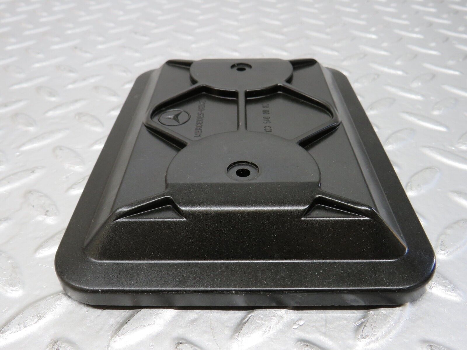 25582 Mercedes-Benz W123 200 Fuse Box Cover Lid 1235400082