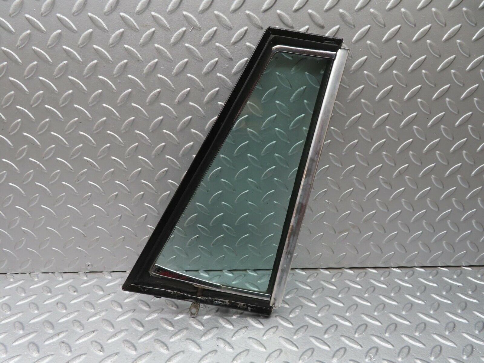 13096 Mercedes-Benz W111 220S Front Left Quarter Window Glass