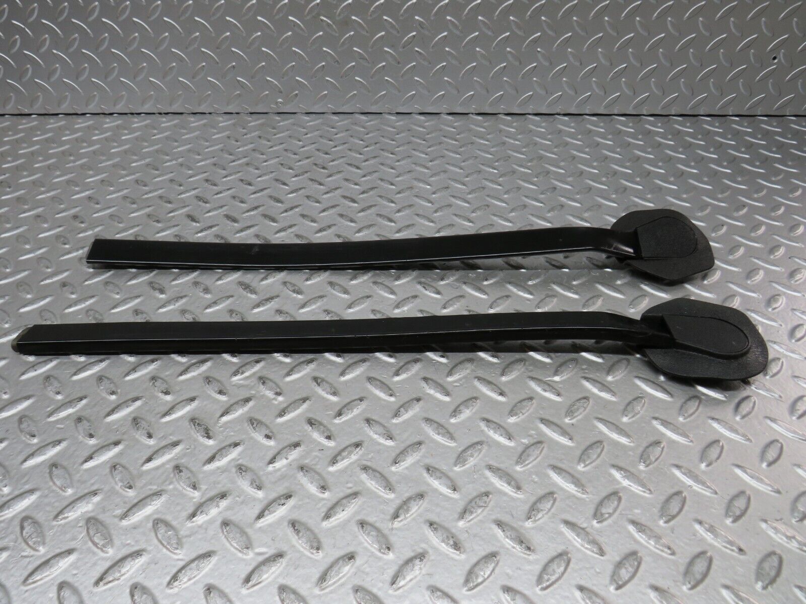 28640 Mercedes-Benz W123 280E Seat Belt Runner 1239192520 1239192620