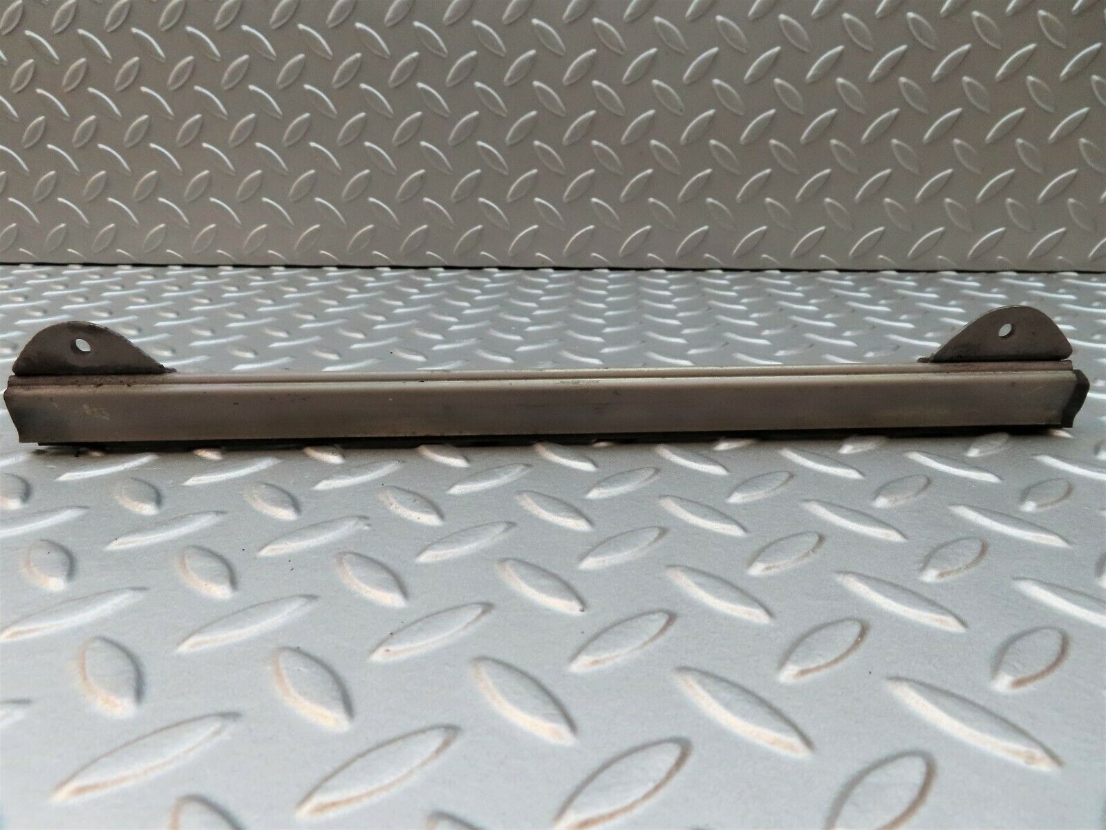 3690 Mercedes-Benz W108 280SE Front Right Door Glass Holder