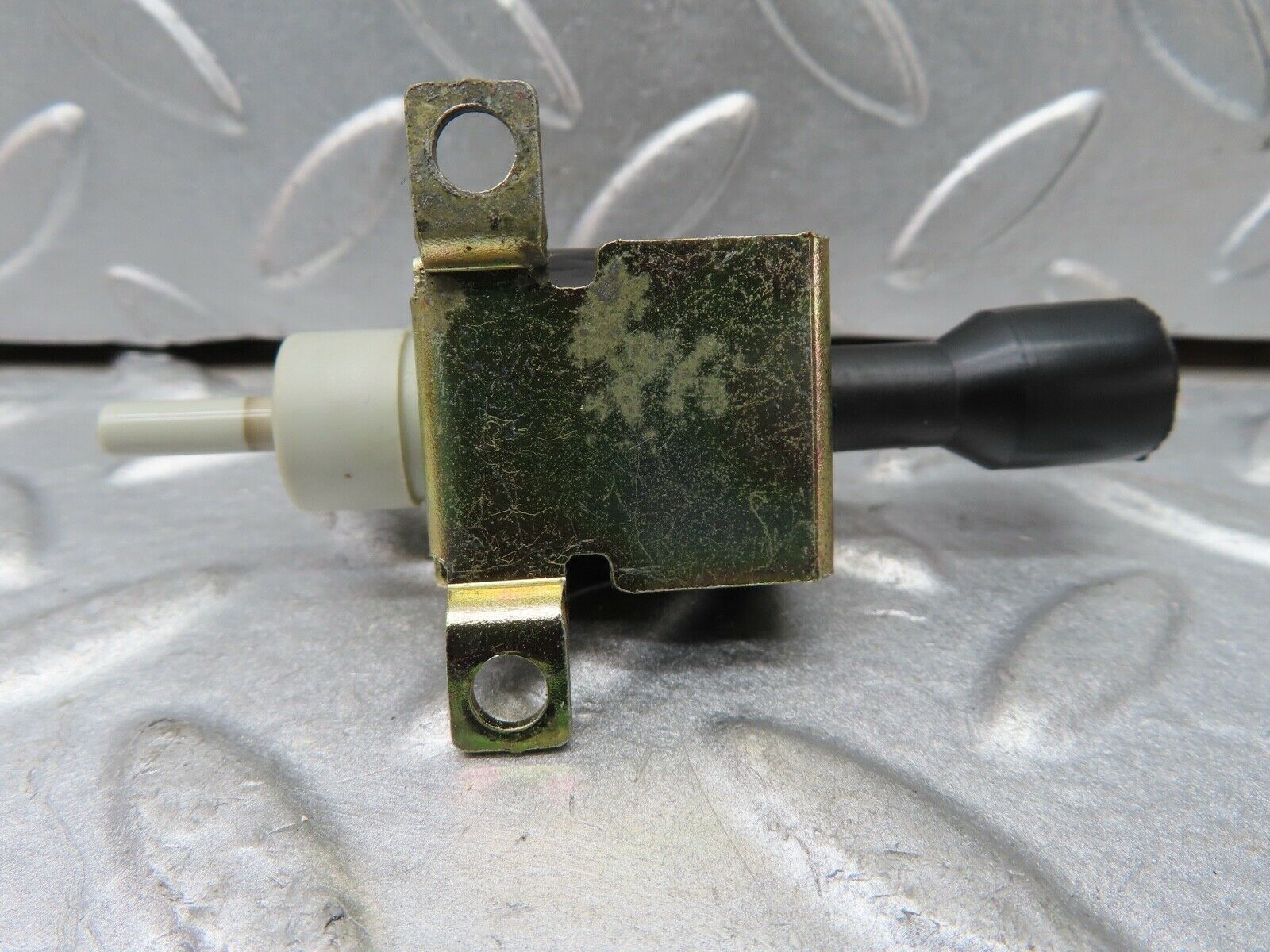 17242 Mercedes-Benz R129 300SL Coupe Vacuum Valve Solenoid 1170780981