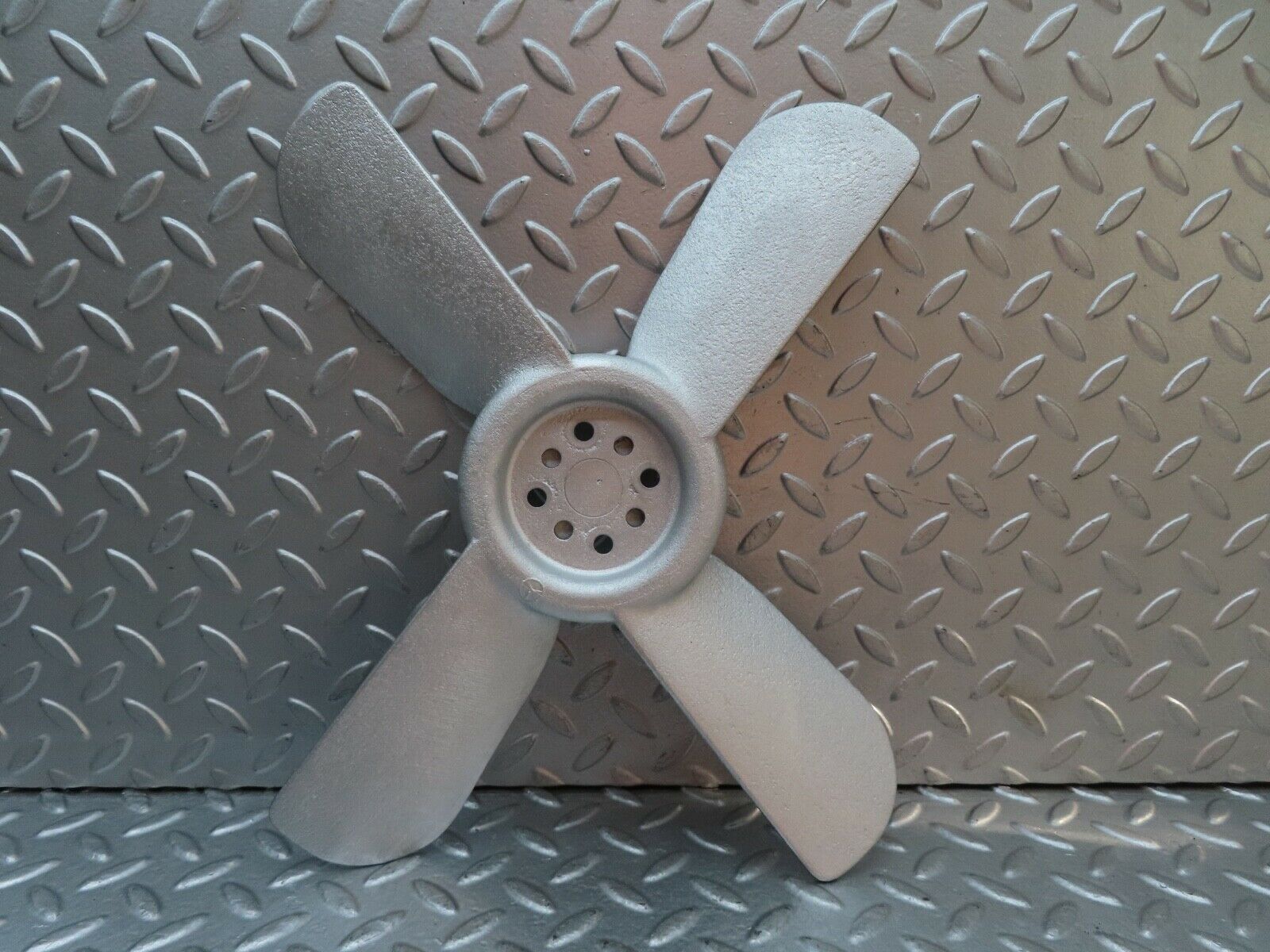 18562 Mercedes-Benz W136 170V Engine Cooling Fan 1812050806
