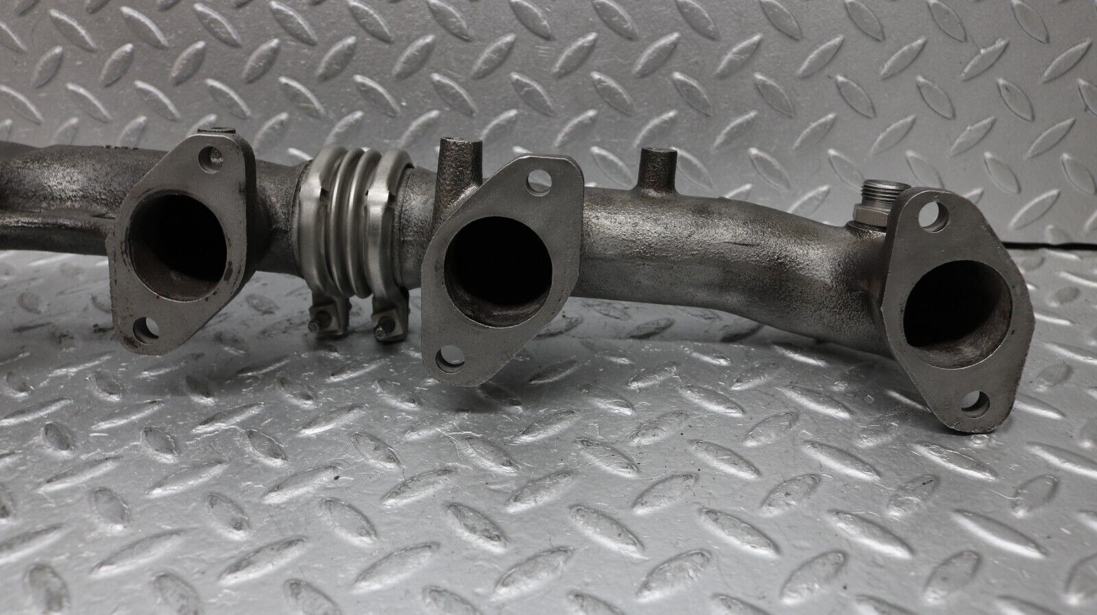 37250 Mercedes-Benz C126 420SEC Coupe Exhaust Manifold Left Side 1161422302