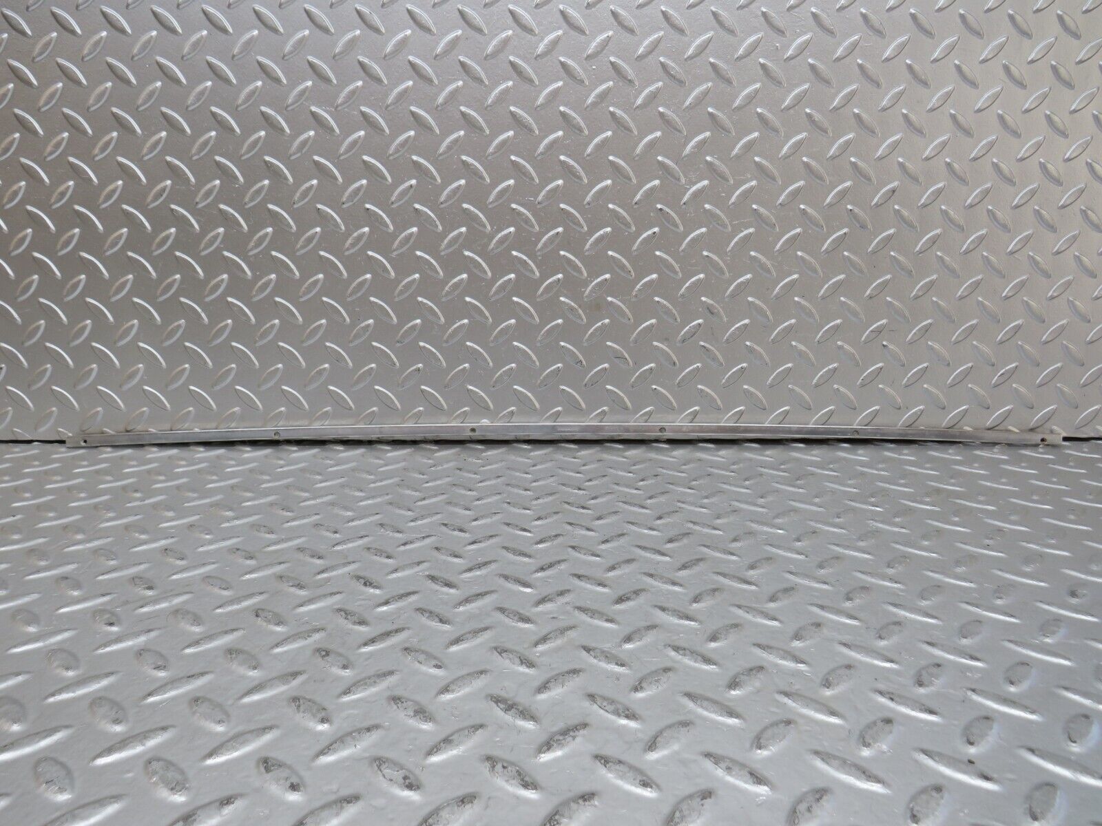 28153 Mercedes-Benz W123 280E Sunroof Chrome Trim