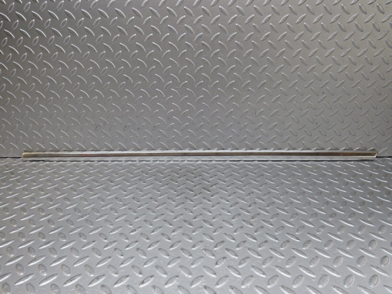 36293 Mercedes-Benz W126 420SE Rear Right Door Chrome Moulding Trim