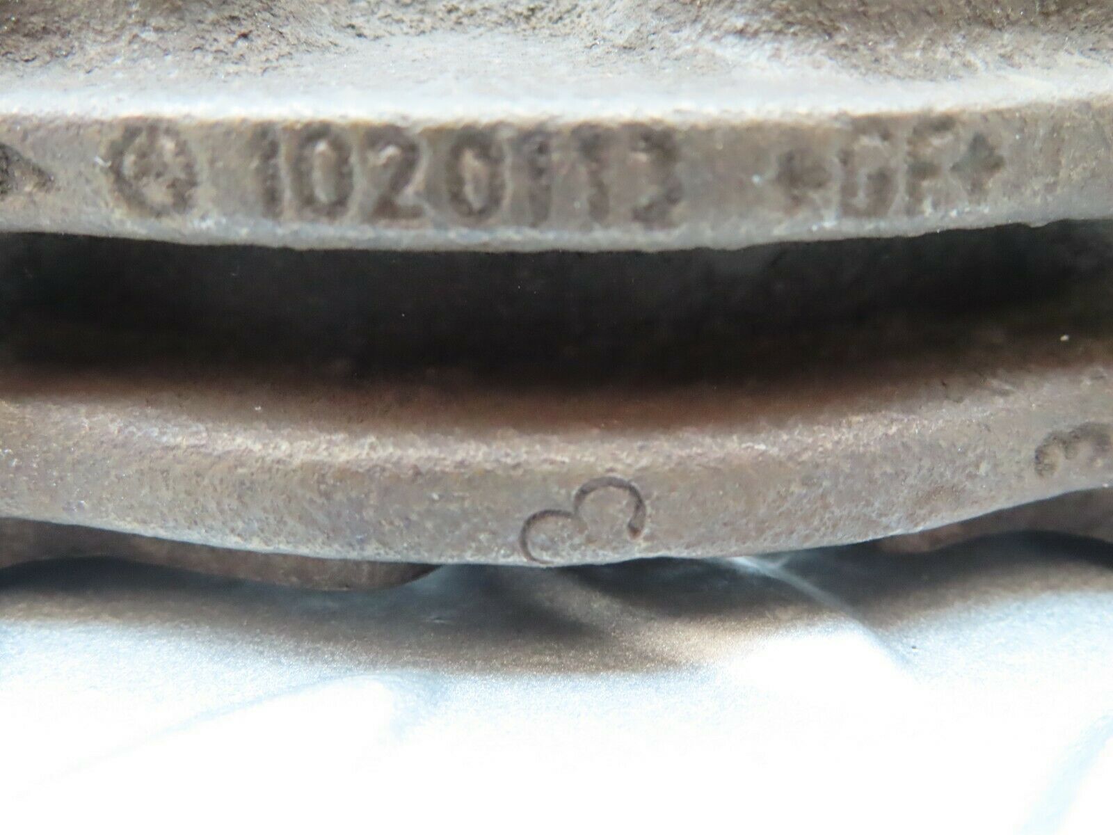 3953 Mercedes-Benz S123 200T Wagon Crankshaft Bearing Holder Block 1020113