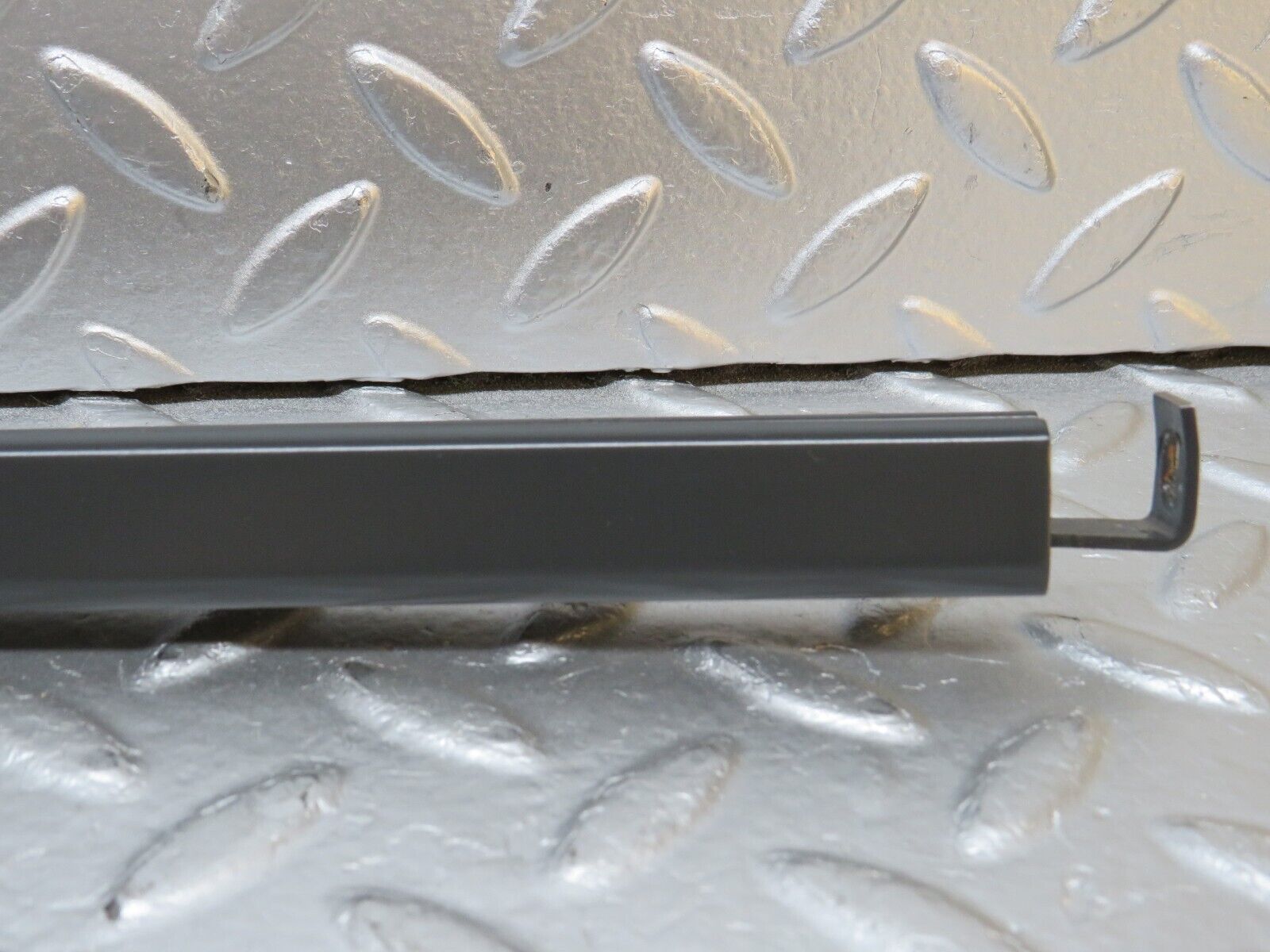 32314 Mercedes-Benz S124 300TE Wagon Rear Right Door Window Channel