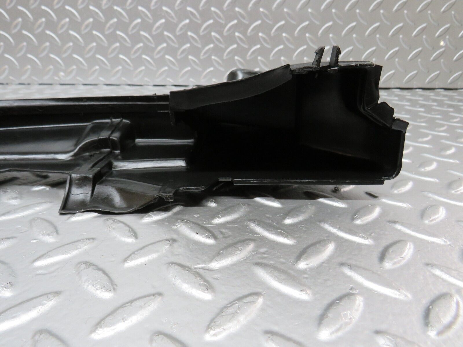 25005 Mercedes-Benz W140 S320 Engine Bay Water Drain Right 1406280473