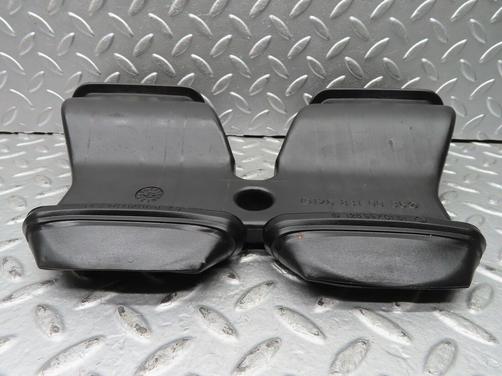 21508 Mercedes-Benz W126 300SE Dashboard Centre Air Vent With Rubber 1268310036 1269970181