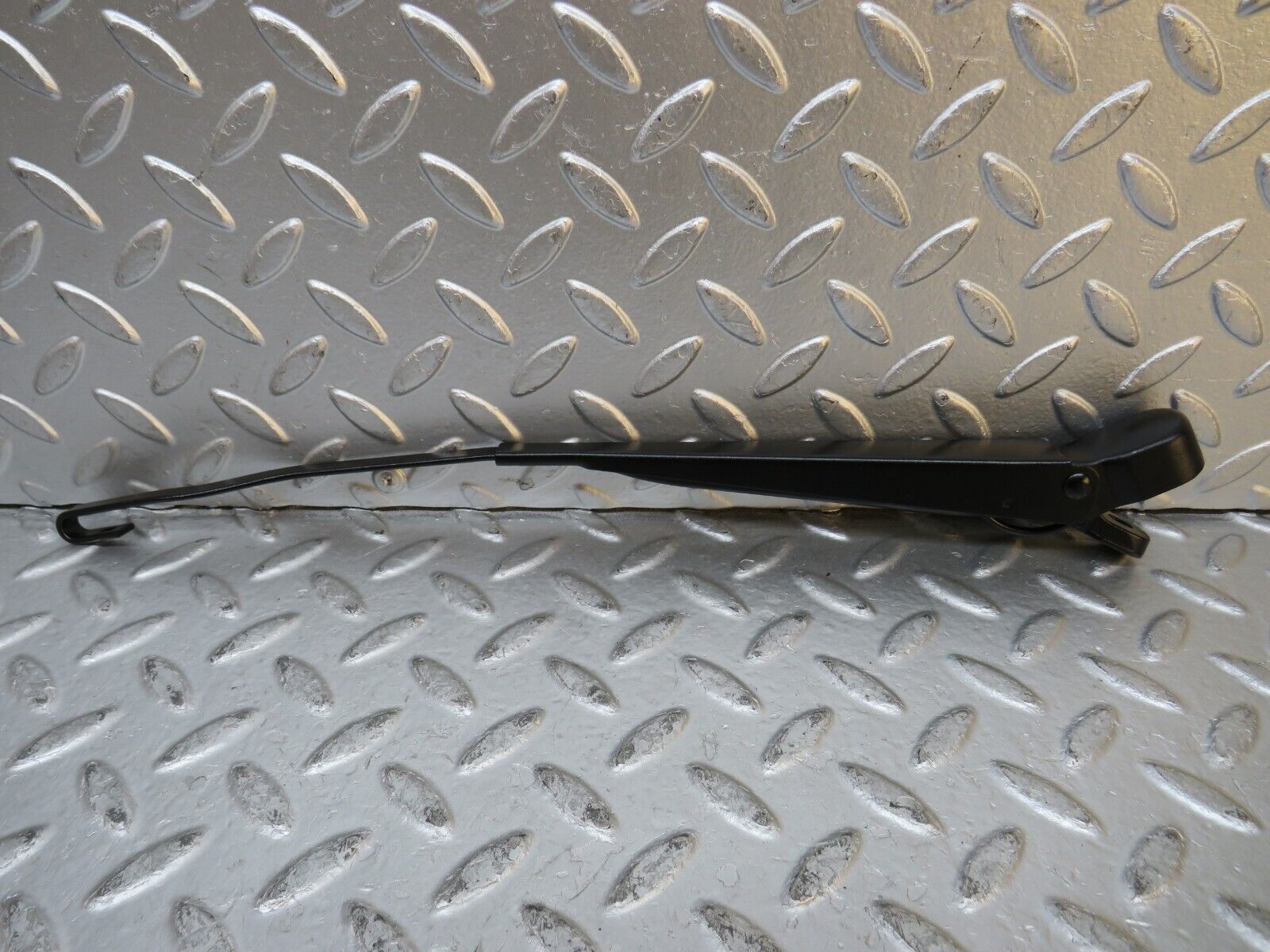 29920 Mercedes-Benz W123 230E Wiper Arm Bosch Left 3399990553
