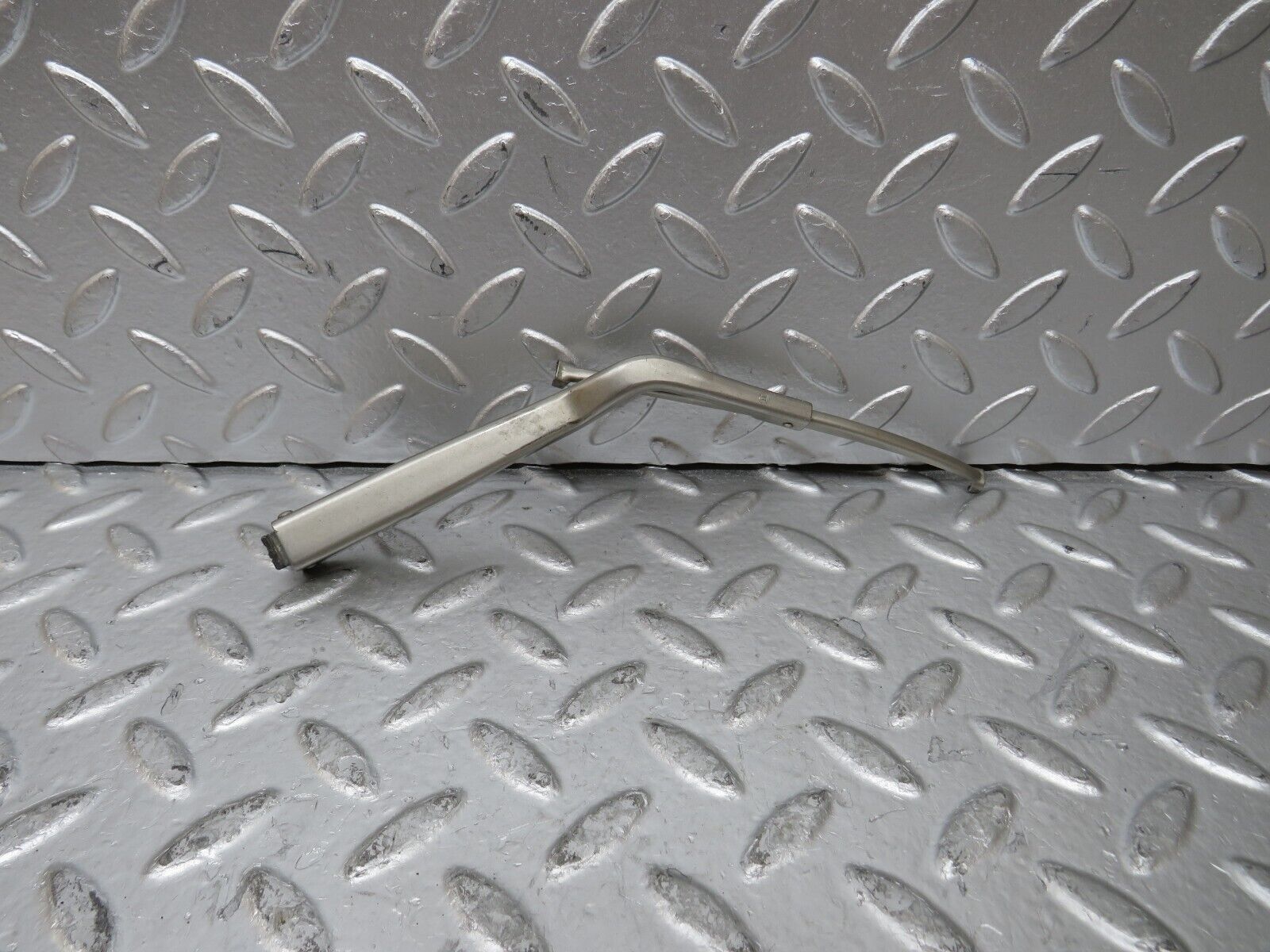 26051 Mercedes-Benz W116 450SE Headlight Wiper Arm Left Bosch