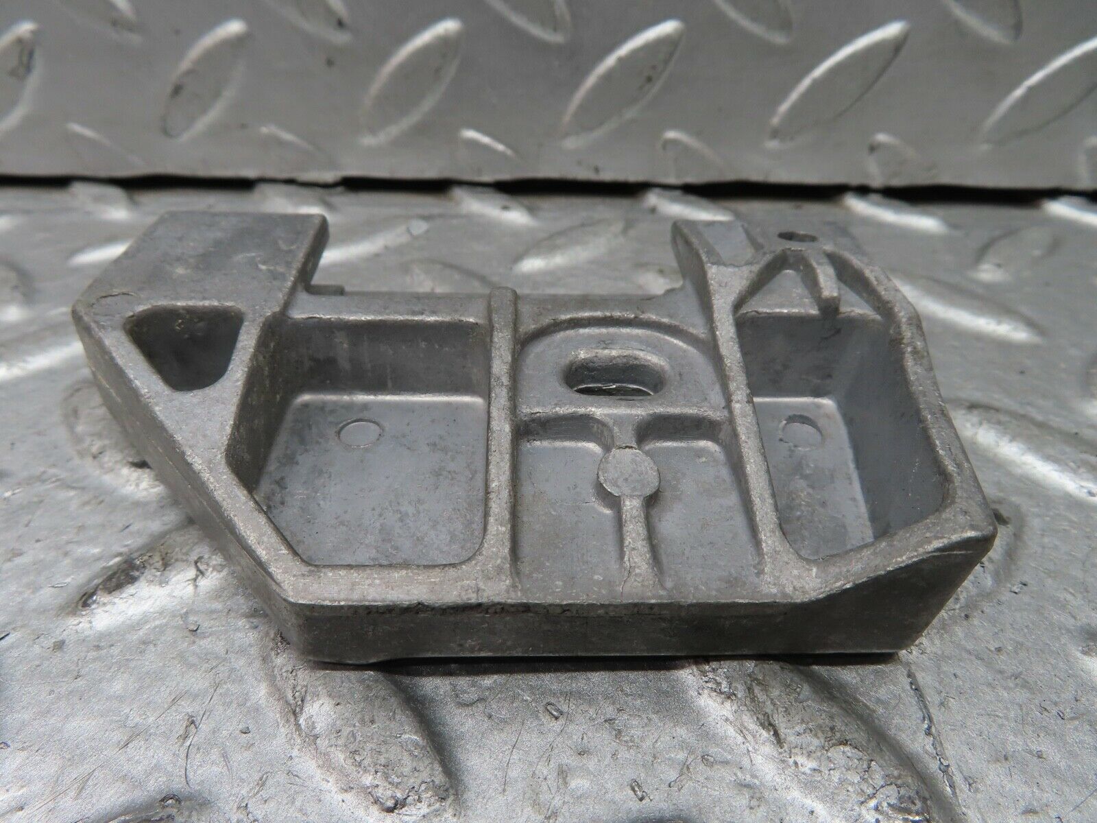 19630 Mercedes-Benz C140 CL420 Coupe Door Window Guide Bracket 1247250432