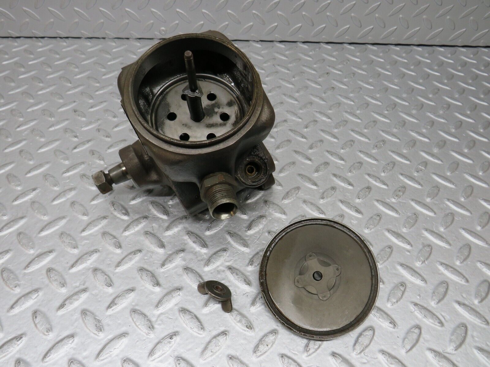 35923 Mercedes-Benz 240D OM616.912 Power Steering Pump