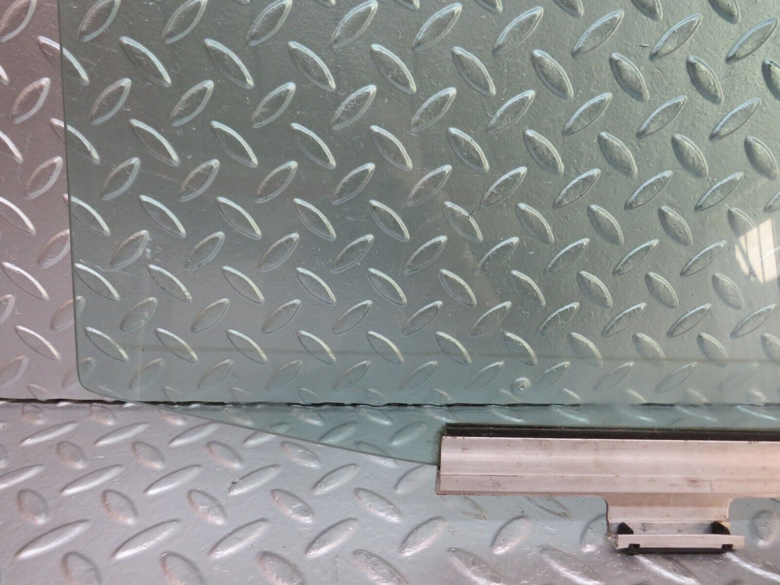 29261 Mercedes-Benz W124 230E Rear Left Door Window Glass