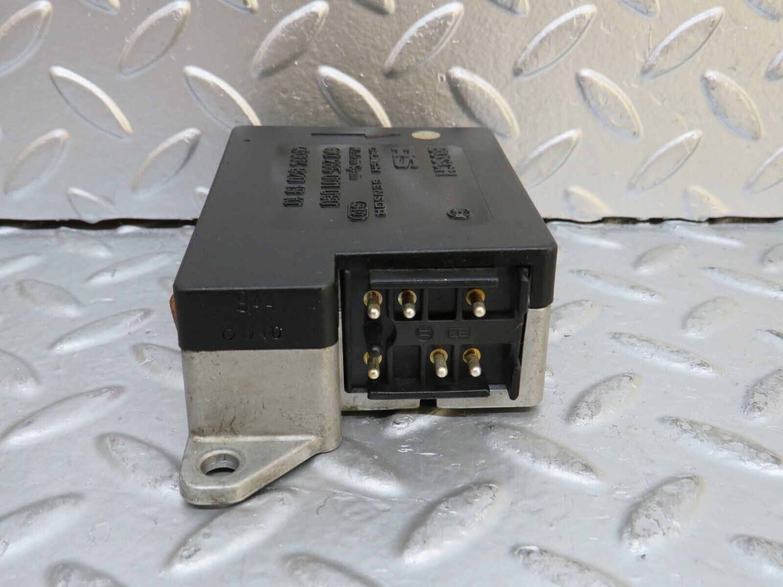 29436 Mercedes-Benz W124 230E Crash Sensor 0048201910 0285001060