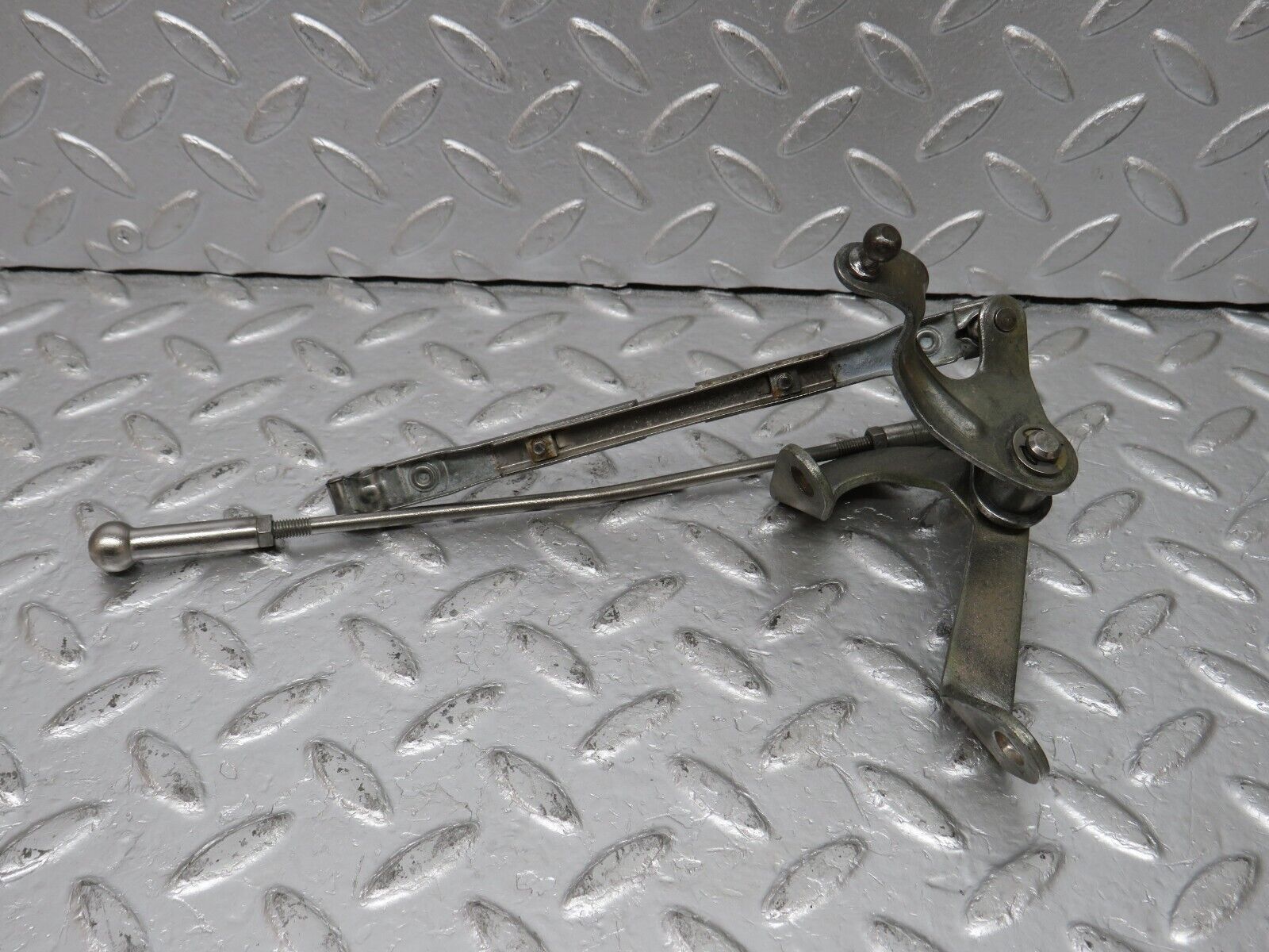 34513 Mercedes-Benz C126 380SEC Coupe Throttle Linkage