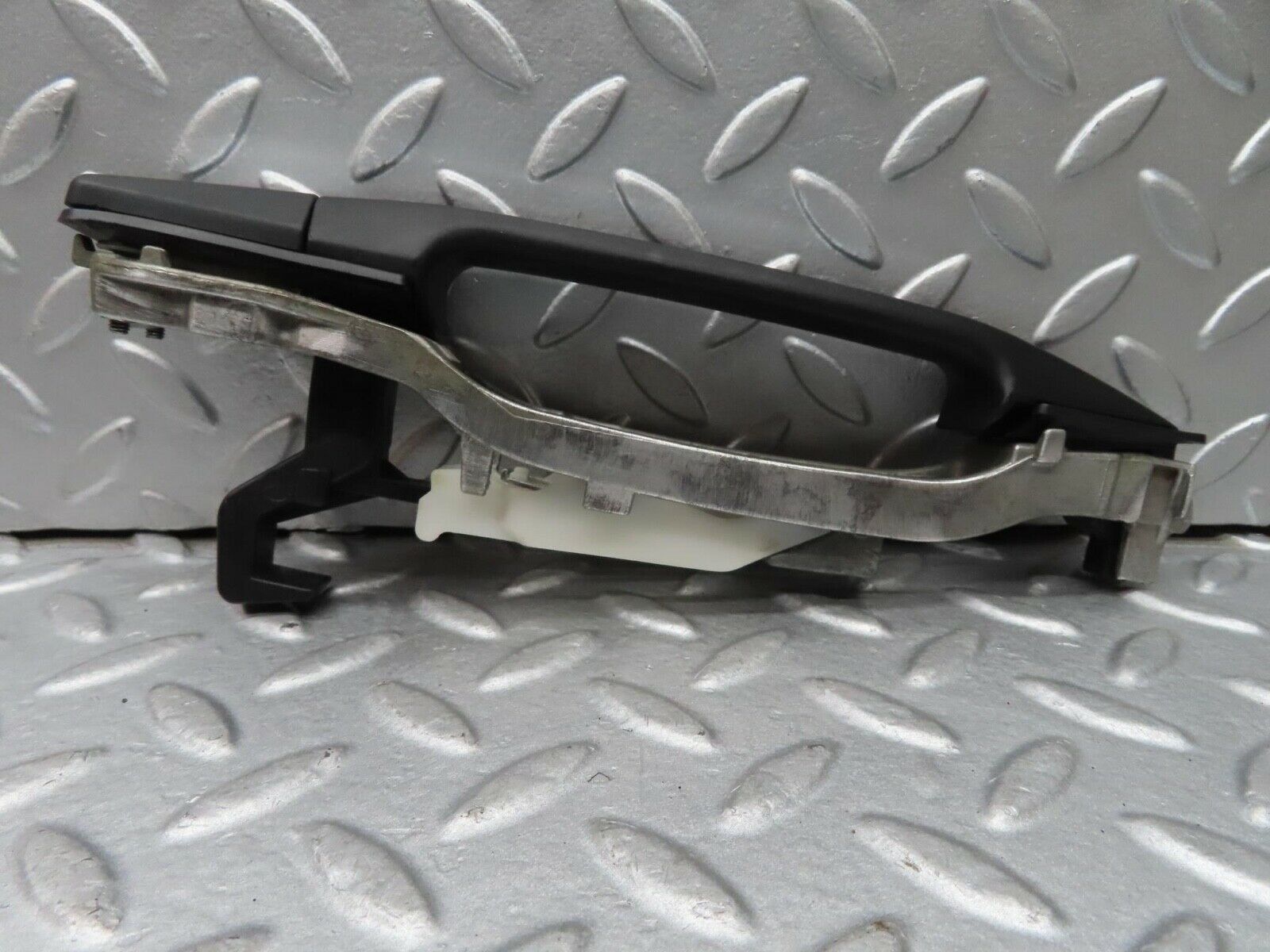 16519 Mercedes-Benz W124 260E Rear Left Exterior Door Handle