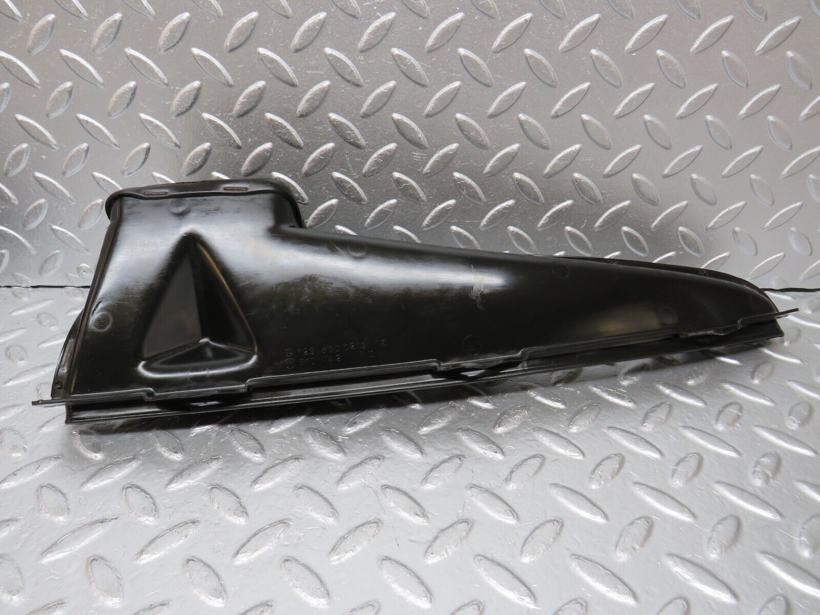 31016 Mercedes-Benz W123 230E Air Duct Vent Pair 1238300119 1238300219