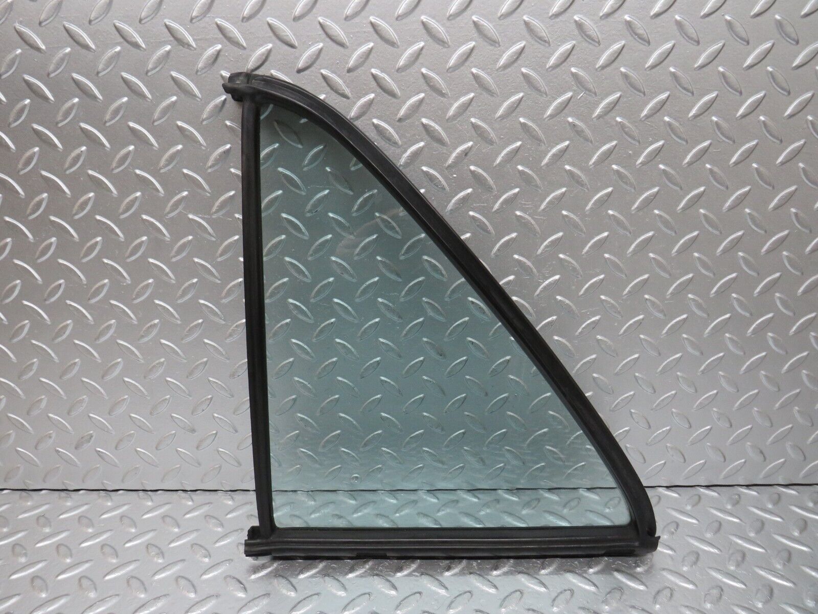 0627 Mercedes-Benz W123 230E Left Rear Door Quarter Glass 1237350124