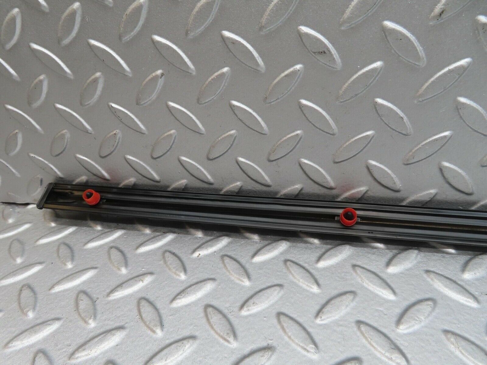 15831 Mercedes-Benz W123 280E Front Right Fender Wing Centre Moulding Trim