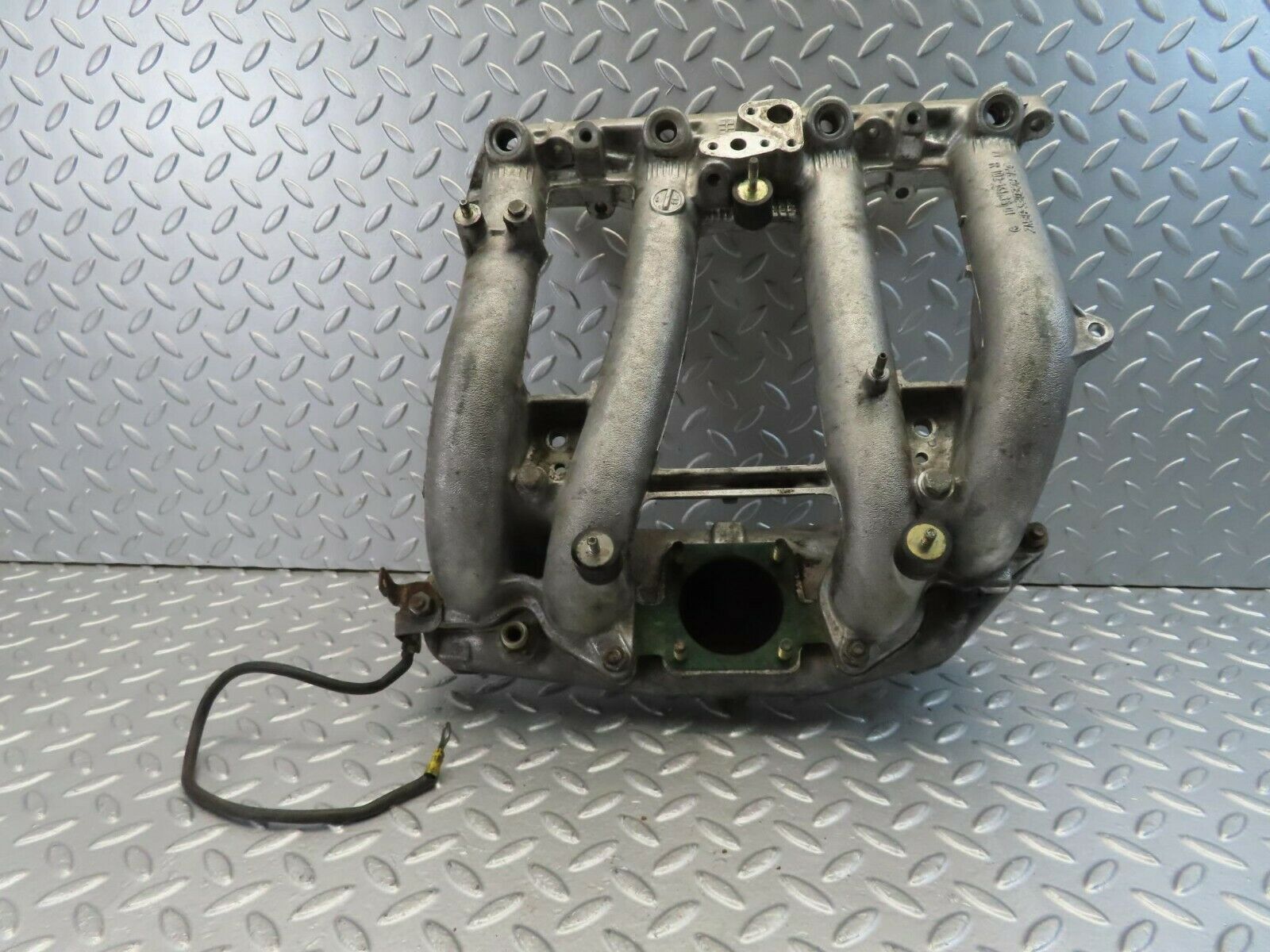 10943 Mercedes-Benz W201 190E Intake Manifold 1021413501