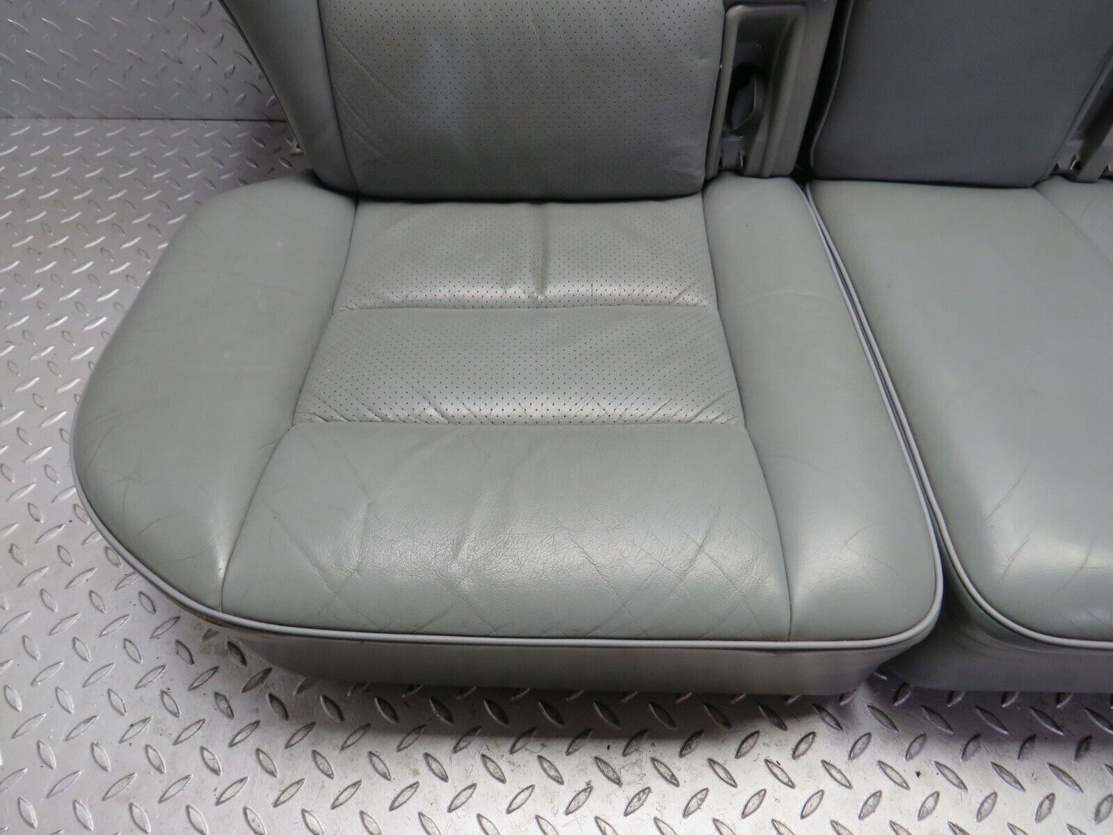 31422 Mercedes-Benz S124 220TE Wagon Rear Seat Leather Grey
