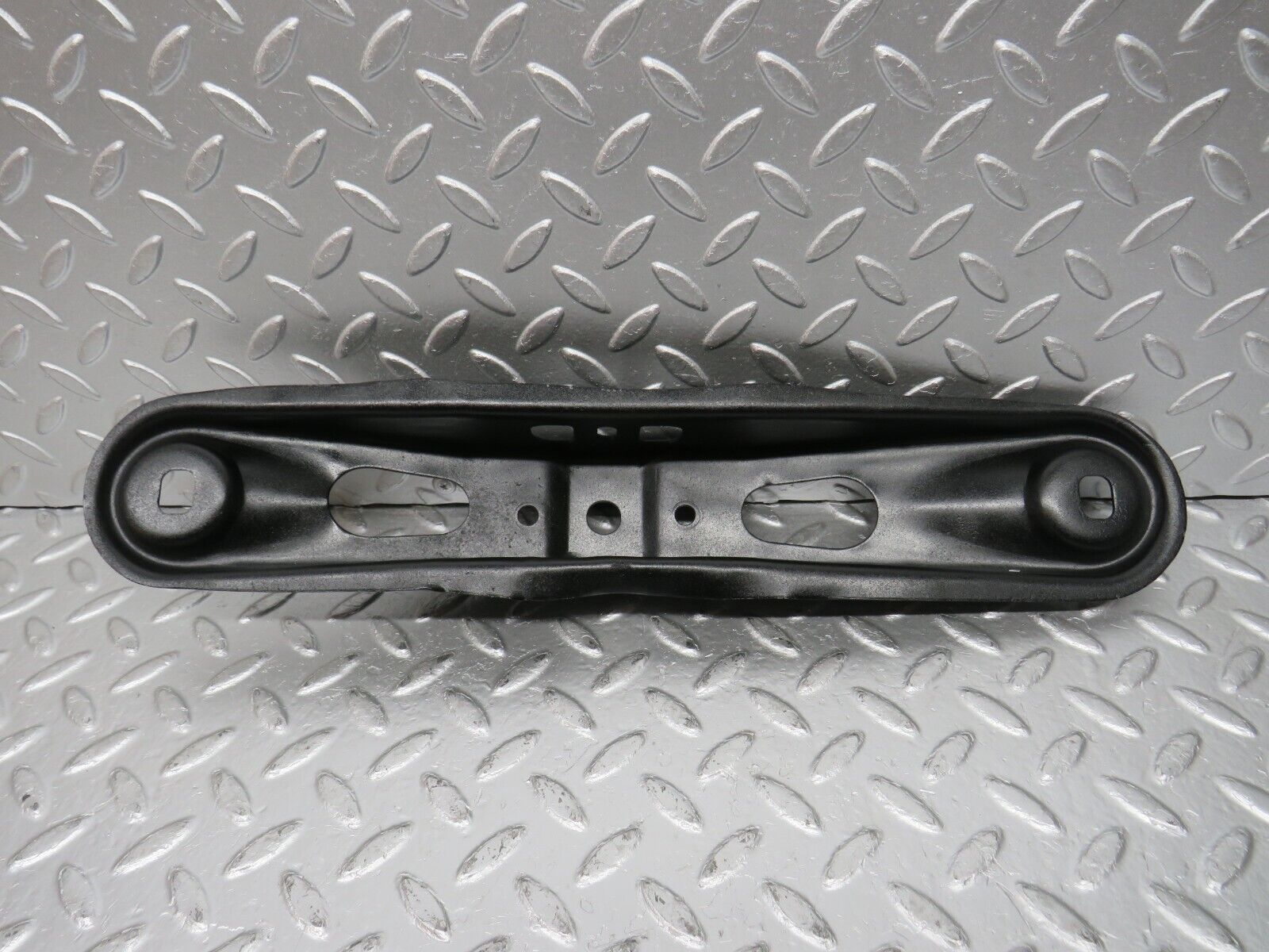 31121 Mercedes-Benz W123 200D Gearbox Mount Bracket