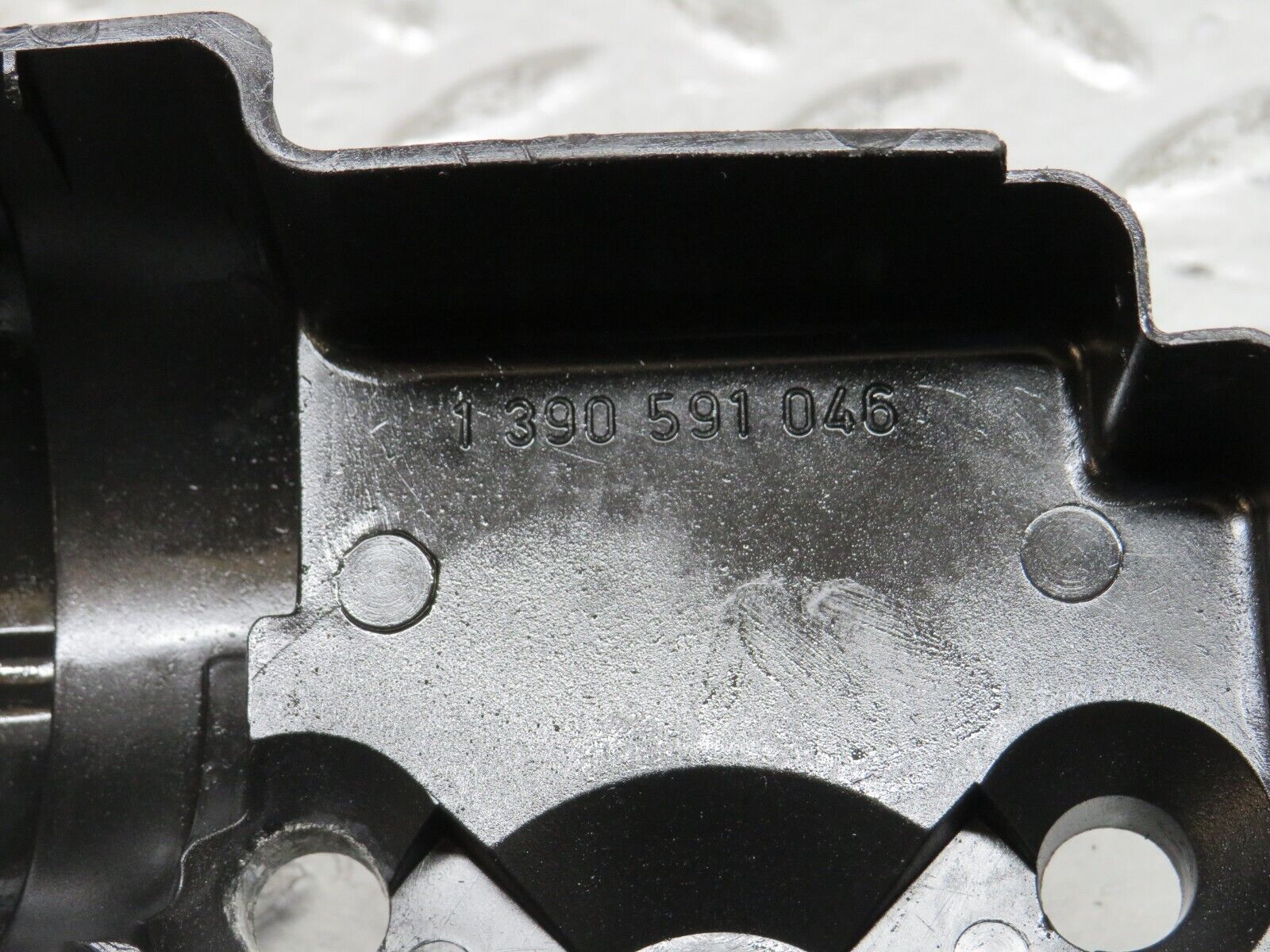 27665 Mercedes-Benz S124 300TE Wagon Wiper Motor Cover 1390591046