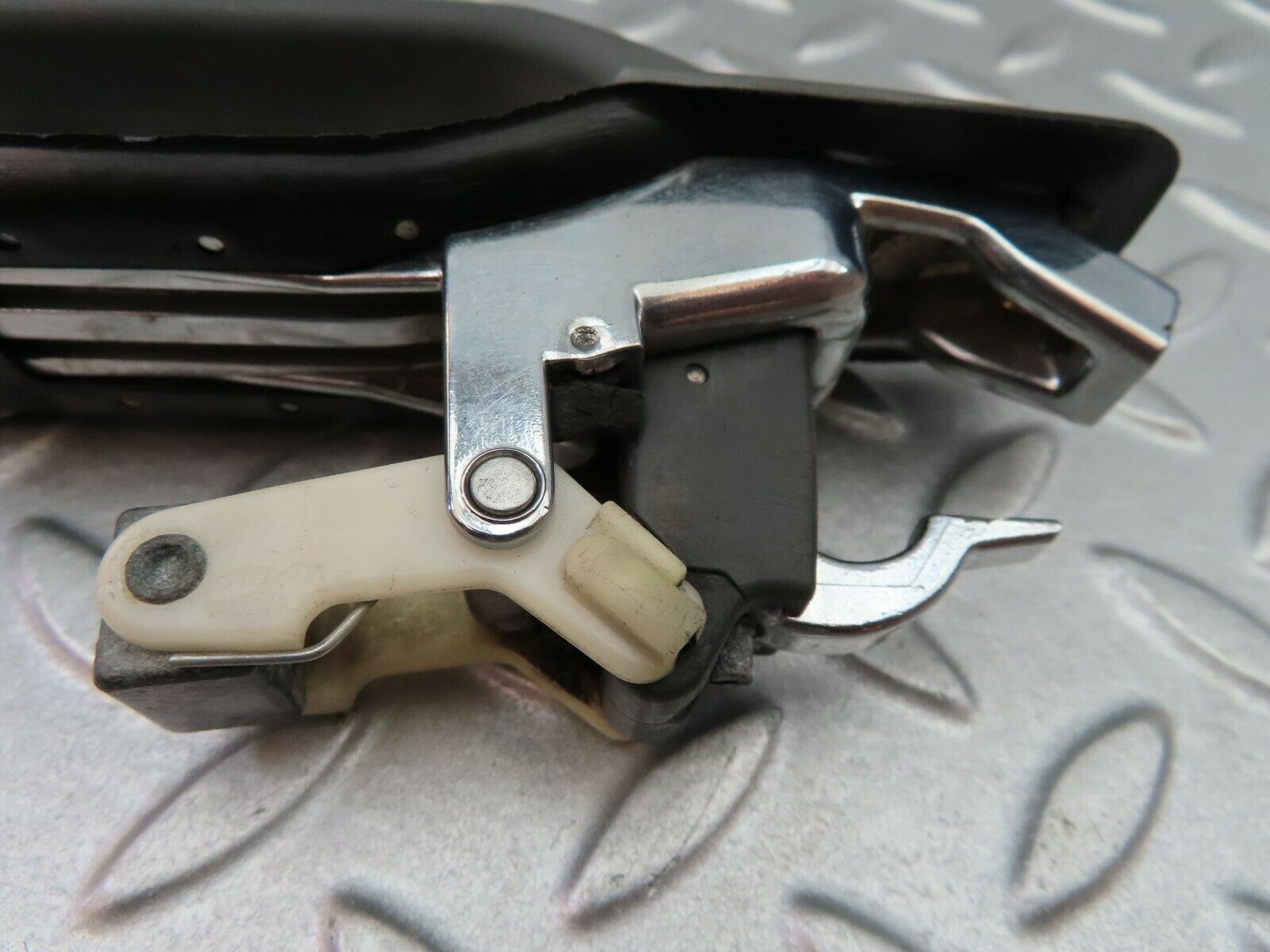 6075 Mercedes-Benz W126 380SE Exterior Door Handle Rear Left 1267600059